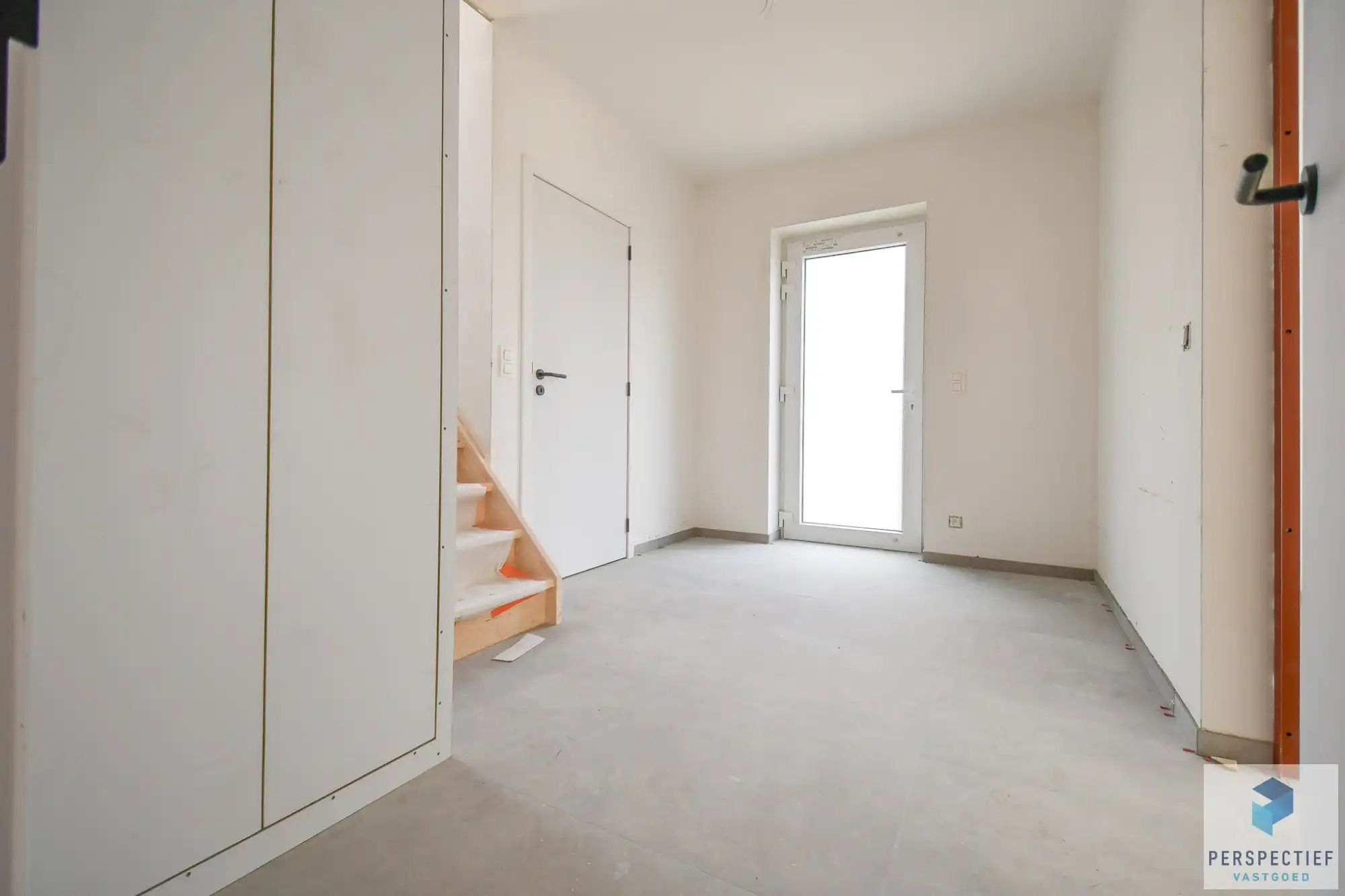 Rustig gelegen afgewerkte moderne nieuwbouwwoning (BEN) met garage en tuin foto 15