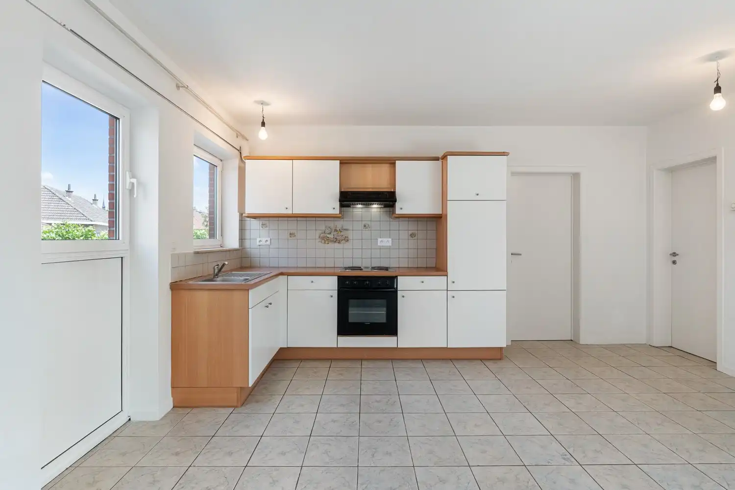 Instapklaar appartement met groot terras op gunstige locatie! foto 3