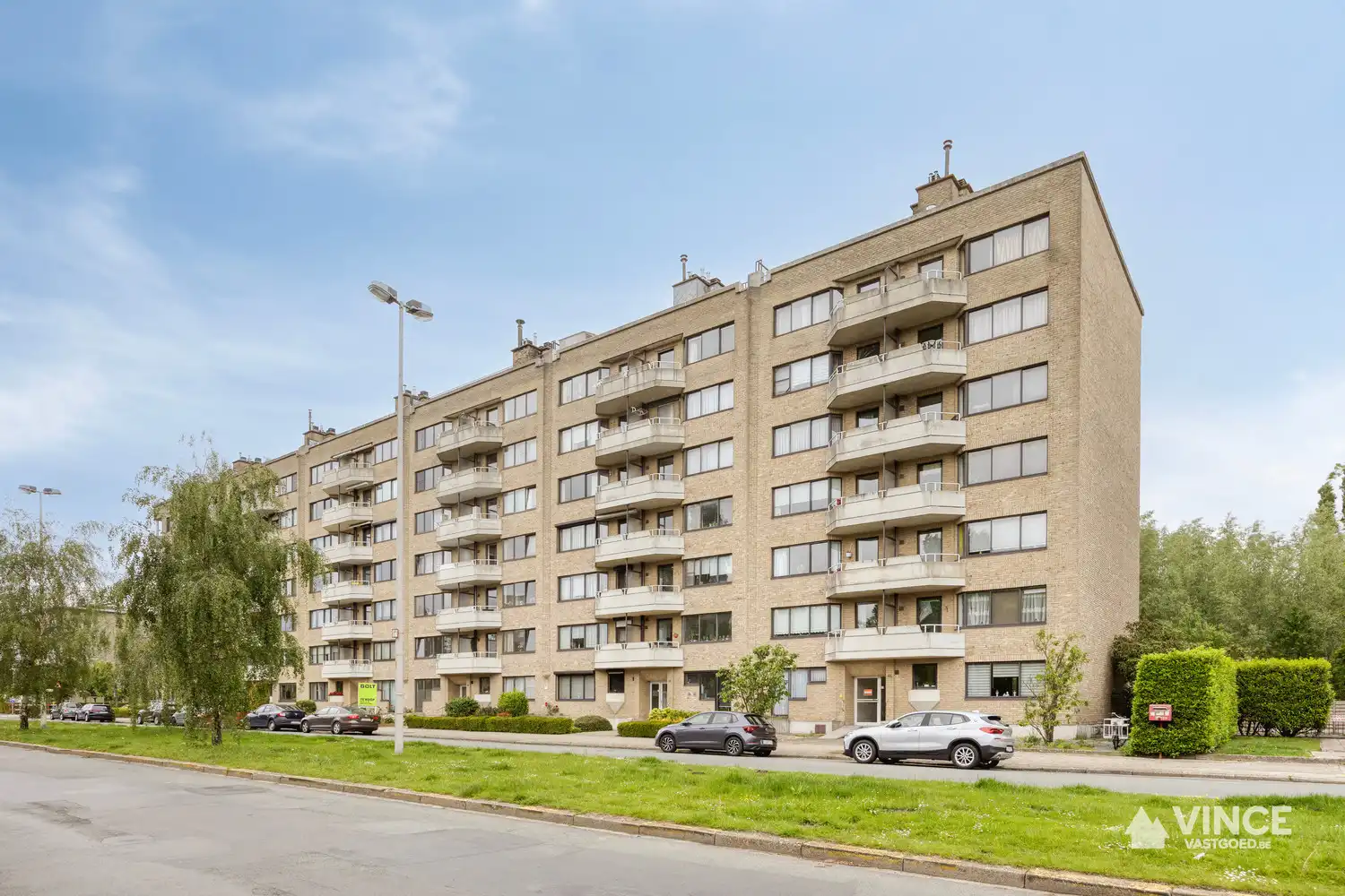 Instapklaar appartement met terras op toplocatie in Ekeren foto 16