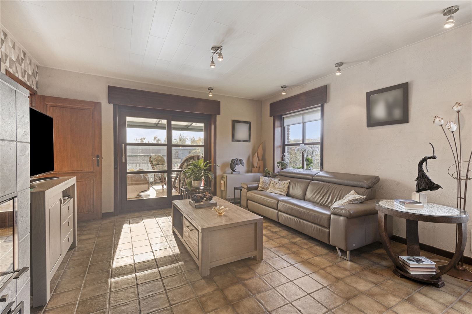 Goed onderhouden open bebouwing gelegen op 1.170 m² met 4 slaapkamers. foto 5