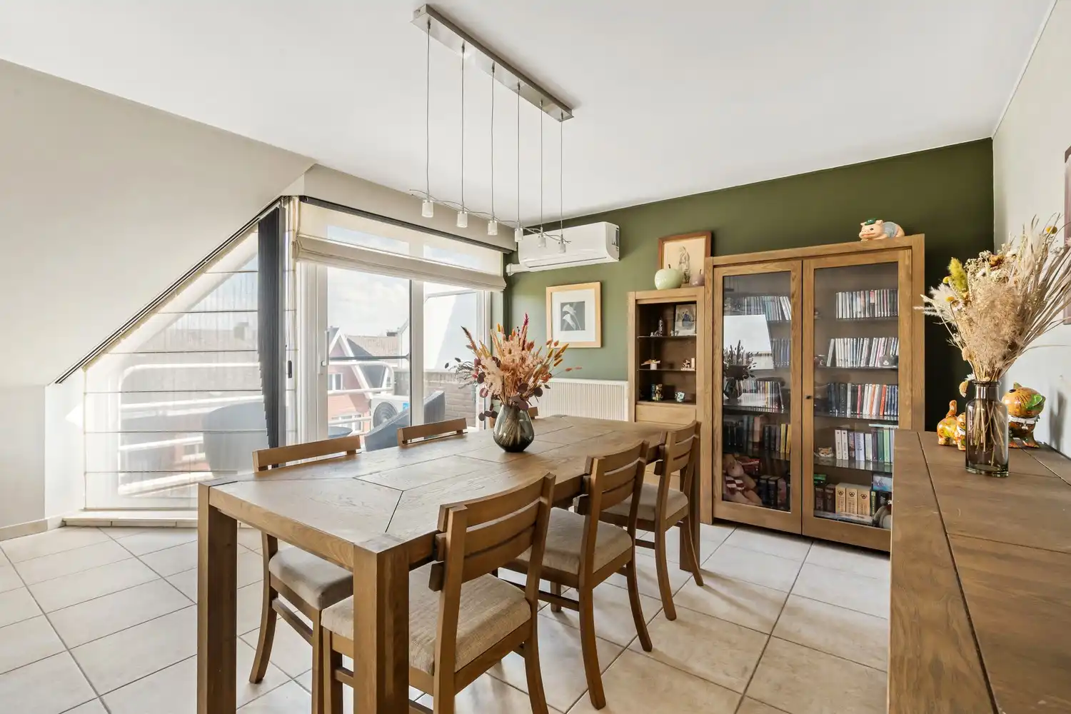 Ruim en lichtrijk appartement van 110 m² met terras, parking en 2 slaapkamers in Ninove foto 8