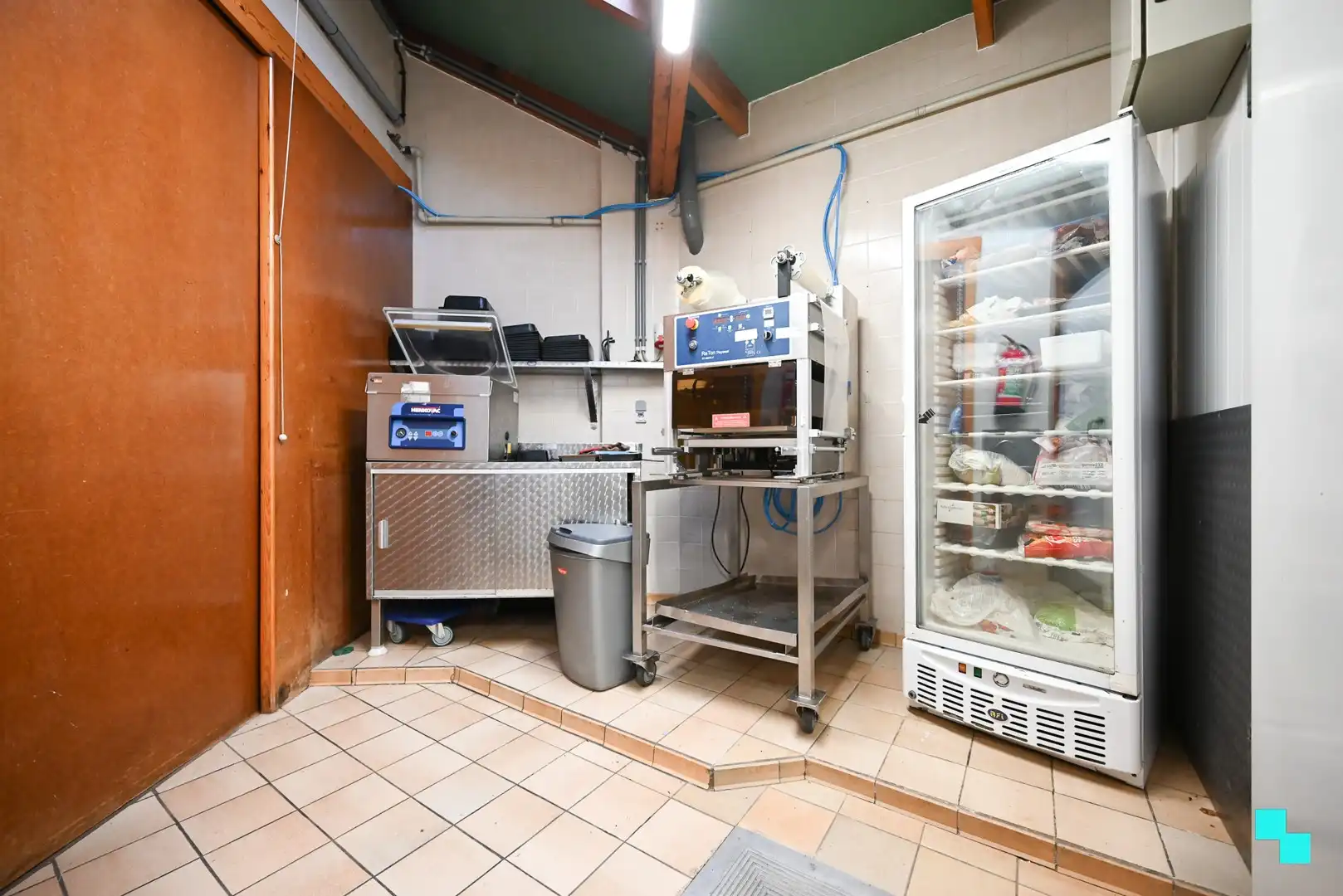 Instapklare slagerij met woonst te Sint-Eloois-Winkel (Ledegem) foto 6