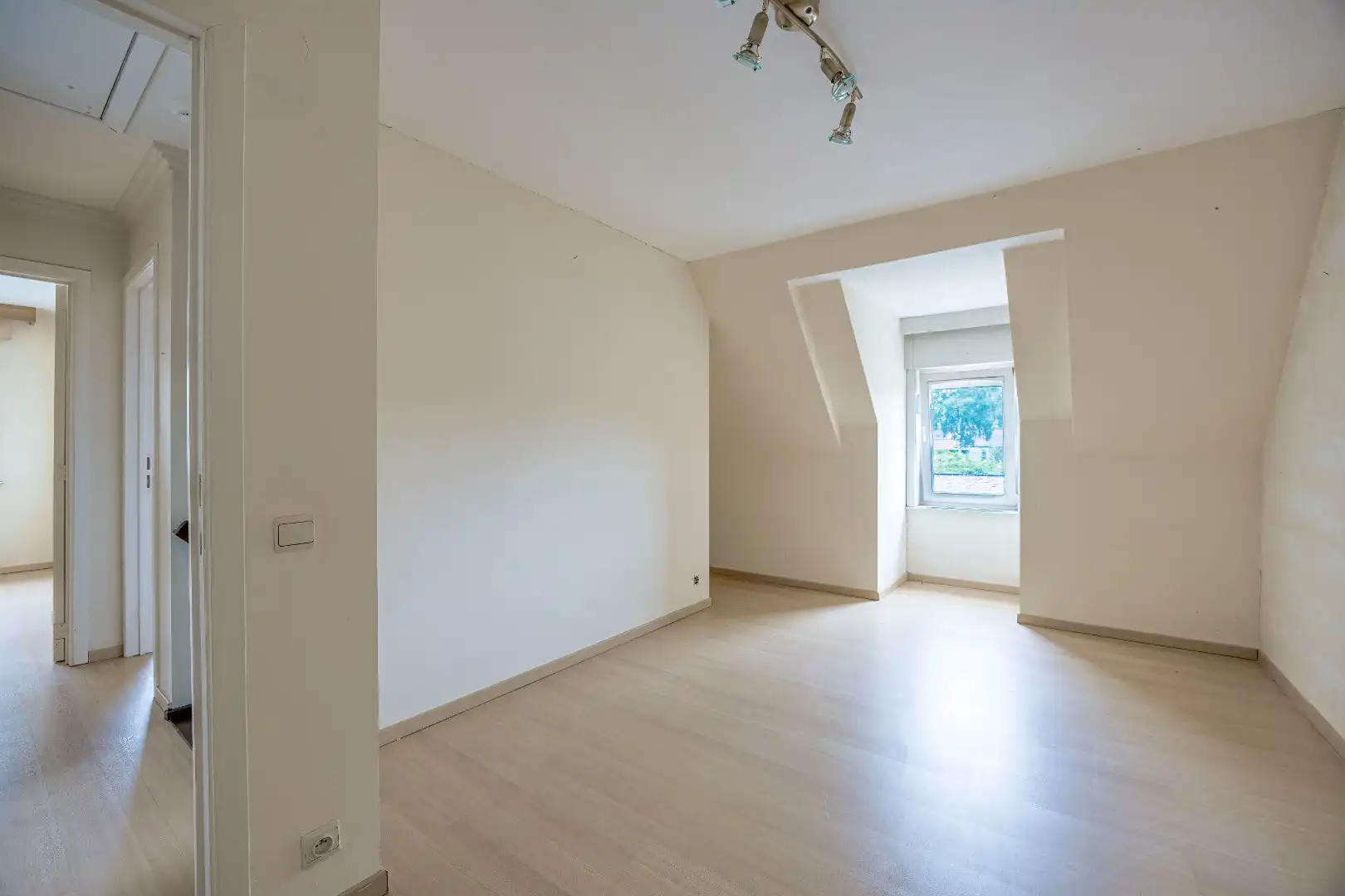 Mooie eigendom op 446 m² met goede locatie - 3 slaapkamers, garage, tuin foto 19