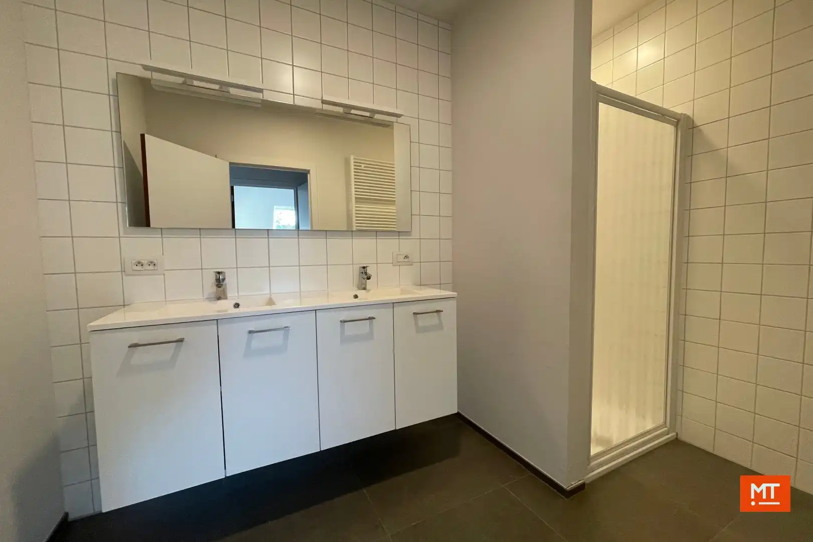 Duplex-appartement met 2 slaapkamers en ruim terras te Beselare foto 12