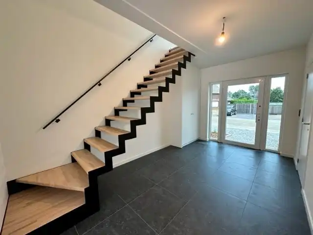 Comfortabele, hoog afgewerkte en energiezuinige nieuwbouwwoning gelegen in een rustige omgeving in Neeroeteren.  foto 4