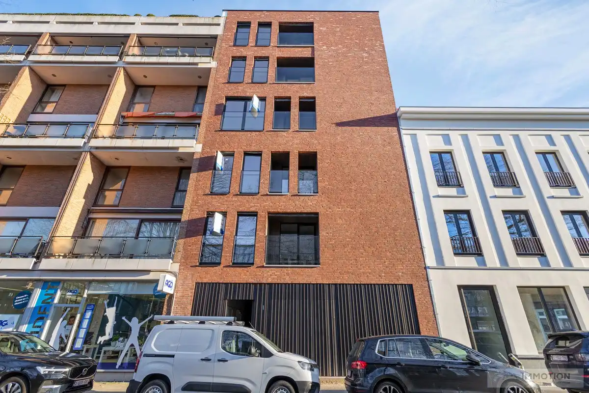 INSTAPKLAAR APPARTEMENT MET TERRAS EN PARKING foto 2