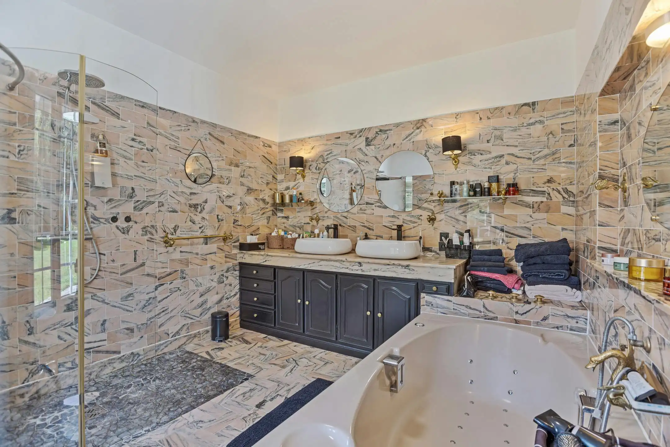 Luxueuze eigendom op ca 1,8ha met zwembad en tennisveld te koop in Gijvelde (Frankrijk). foto 8