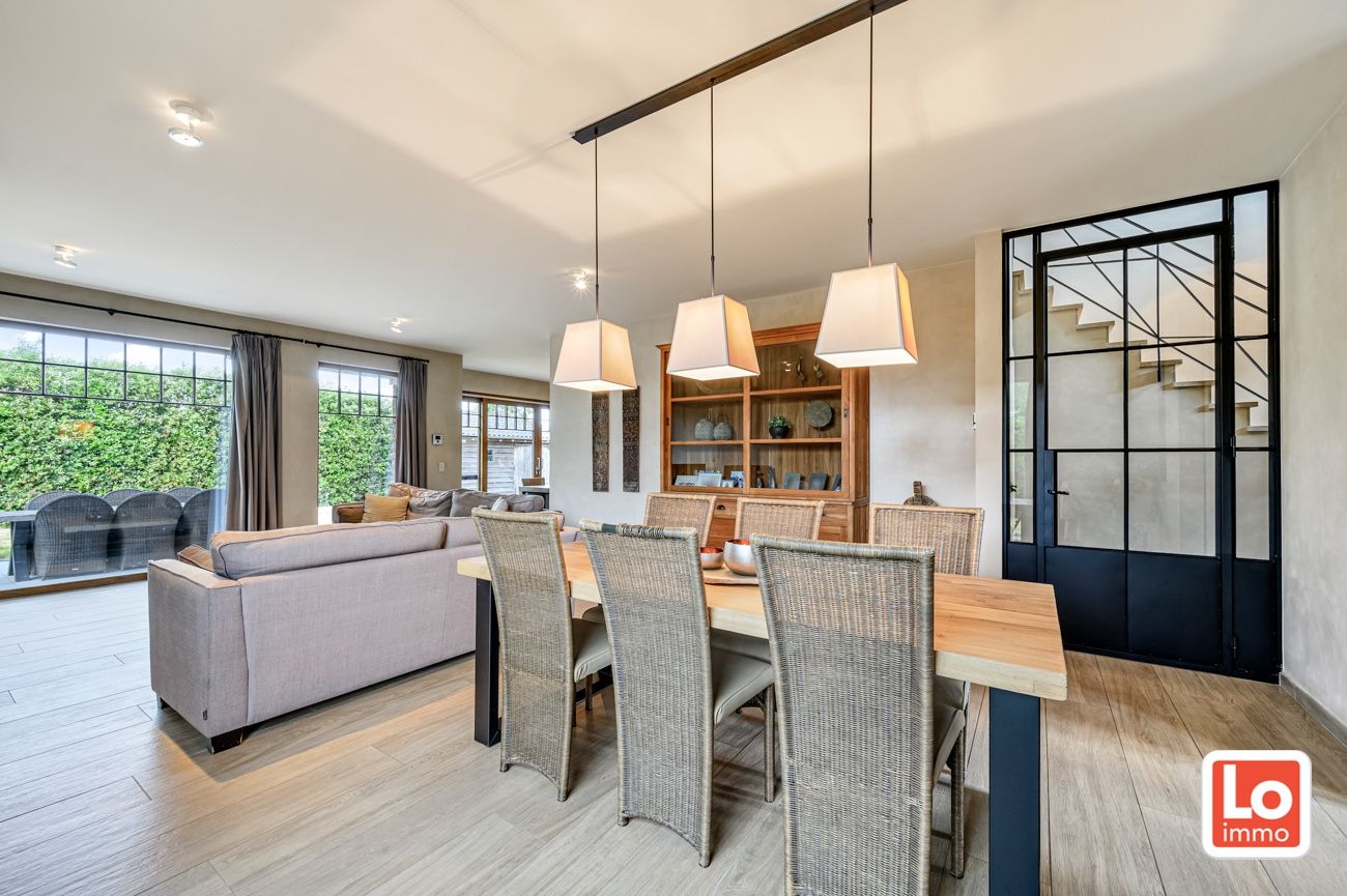 Ruime, charmante en degelijke alleenstaande villa met inpandige garage op een rustige en makkelijk bereikbare locatie tussen Lochristi en Gent. foto 8