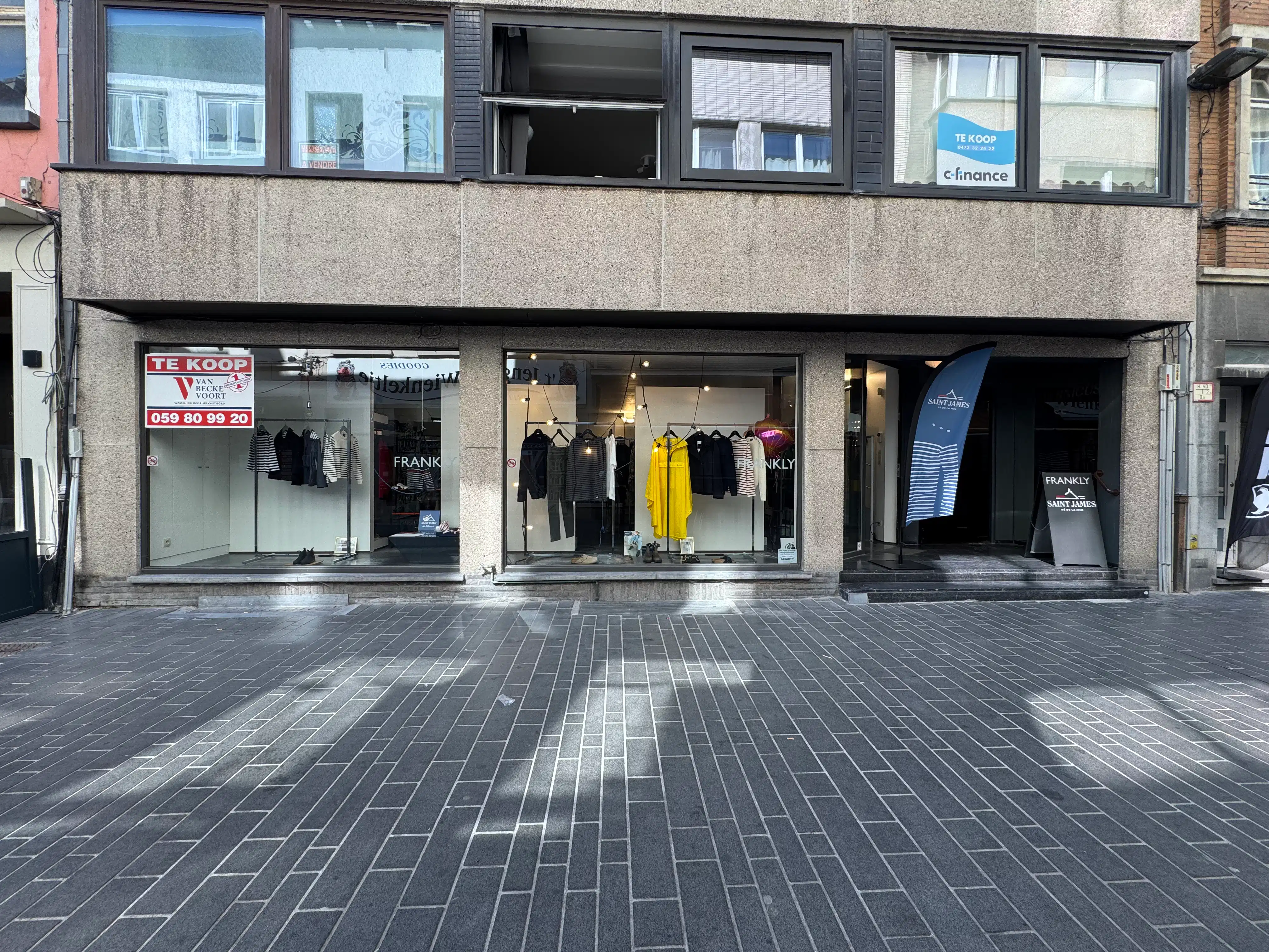 Handelsgelijkvloers 100m² + stockage 84m² foto {{pictureIndex}}