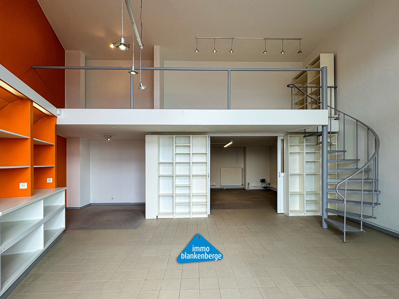 Gelijkvloers Handelszaak met Vergaderzaal en Opslagruimte foto 4