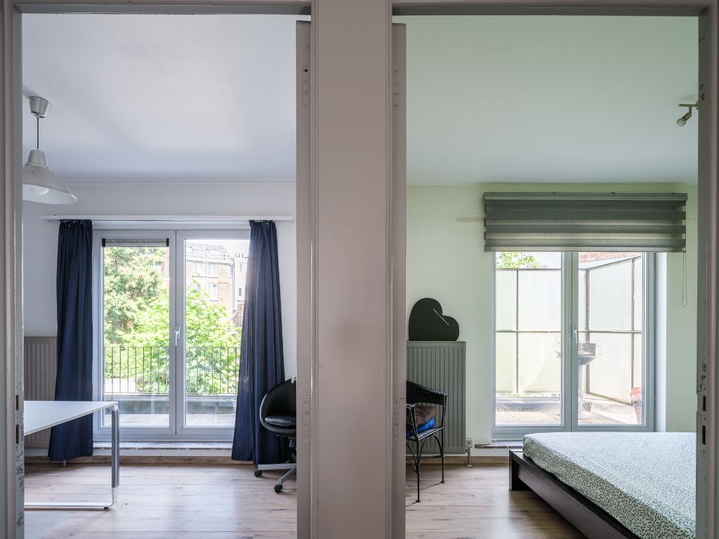 Lichtrijk 2 slpk appartement met terras nabij het station Gent-Sint-Pieters foto 8