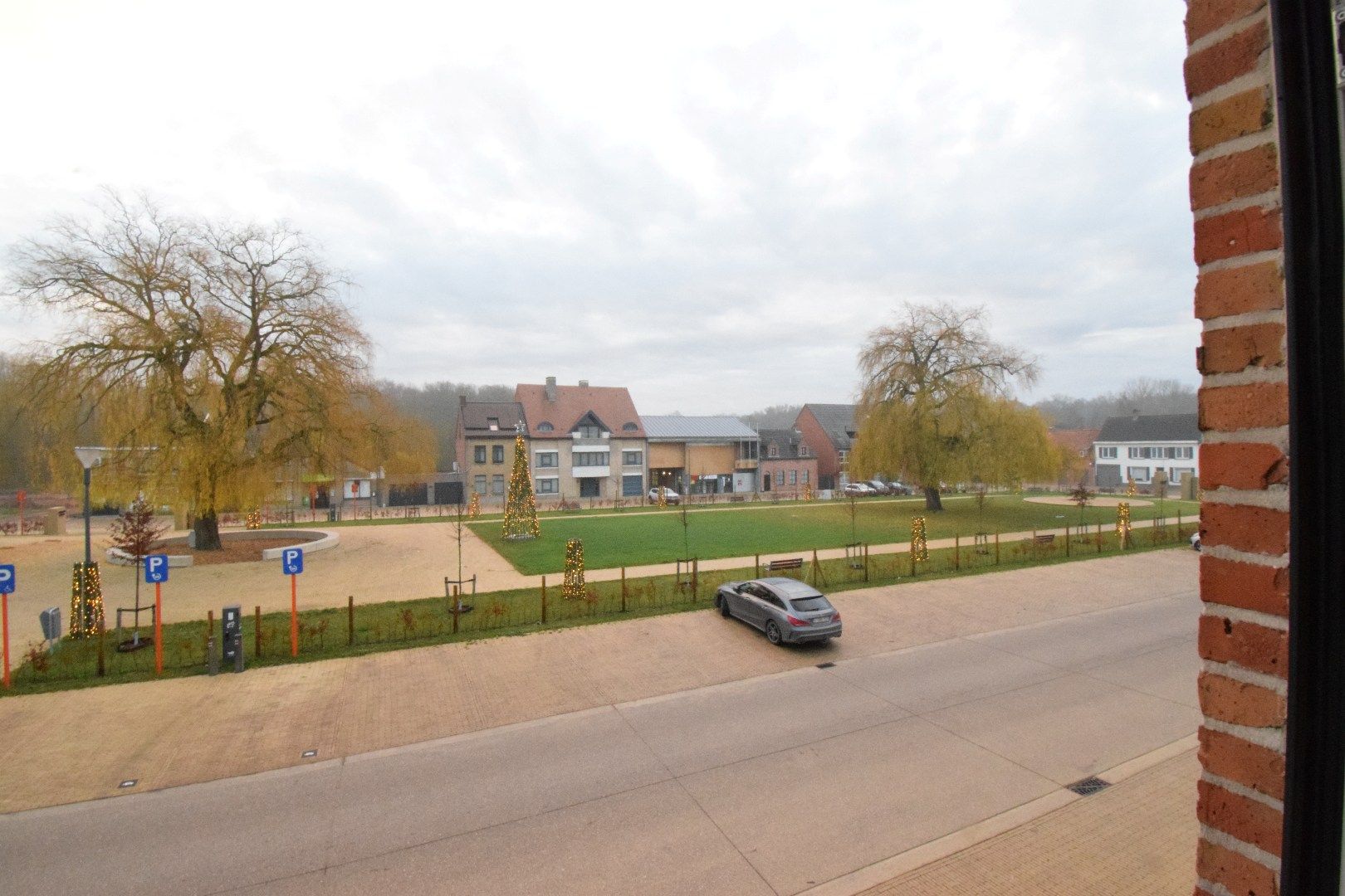 TE HUUR: Tweeslaapkamer-appartement met private berging op de Markt in Houthulst foto 6