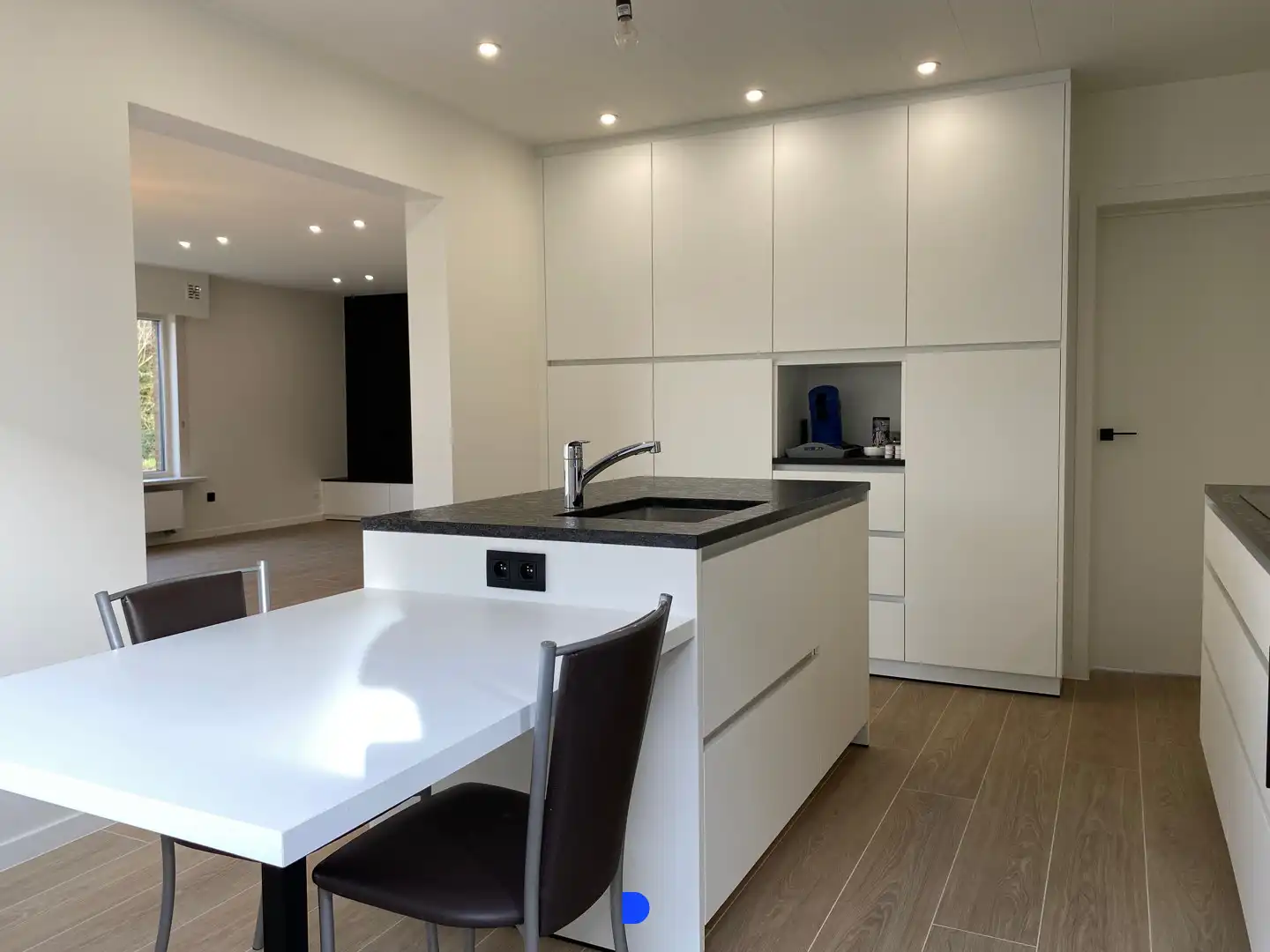 Mooi gerenoveerde woning in Brugge Sint-Pieters! foto 12