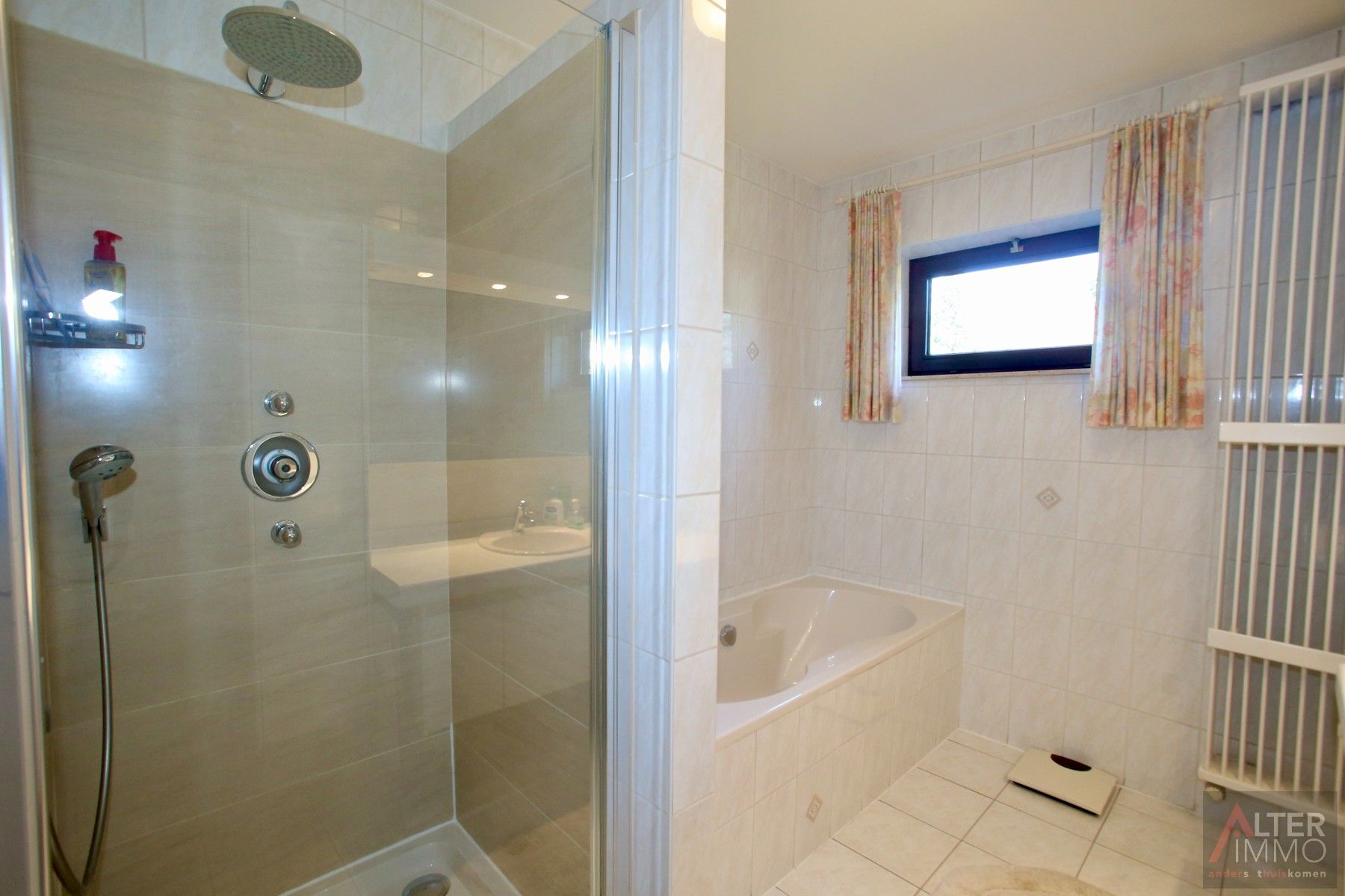 Uitzonderlijke woning op een uitstekende locatie. Top onderhouden,  4/5 slaapkamers op een extra breed (41,5m) perceel van ca. 20 are vlakbij Zolder centrum - prachtige tuin! foto 26
