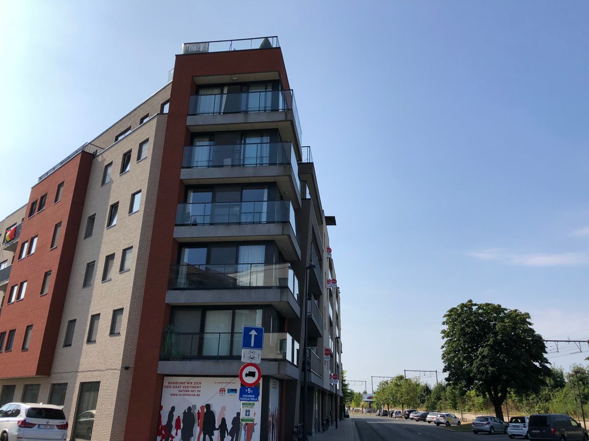 2-slpk-APP + ruime garage foto 2