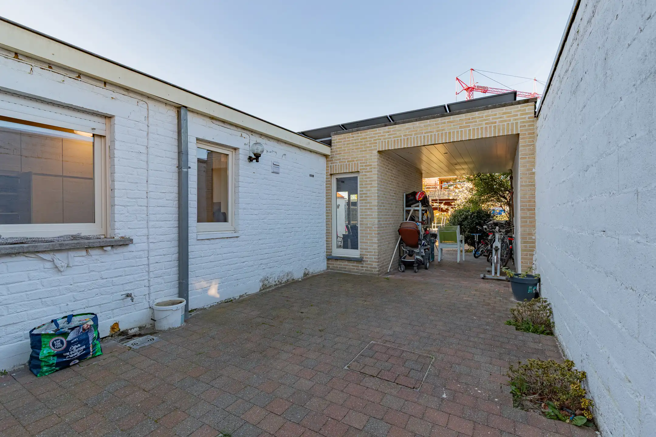 DENDERLEEUW - Ruime woning met 4 slpks, bureau en koer foto 17