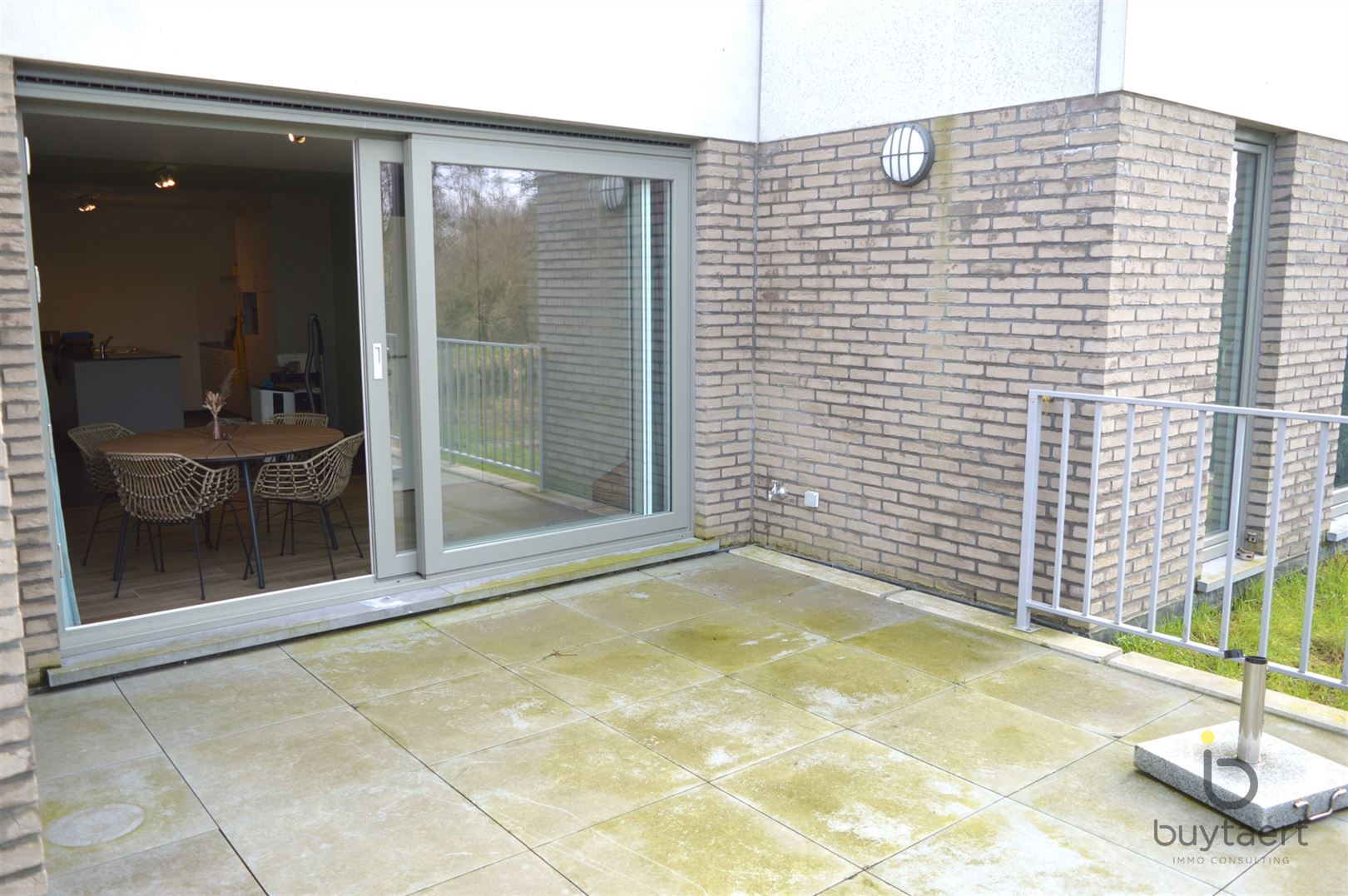 Gelijkvloers 2 slaapkamer appartement met prachtig terras te Kruibeke. foto 14