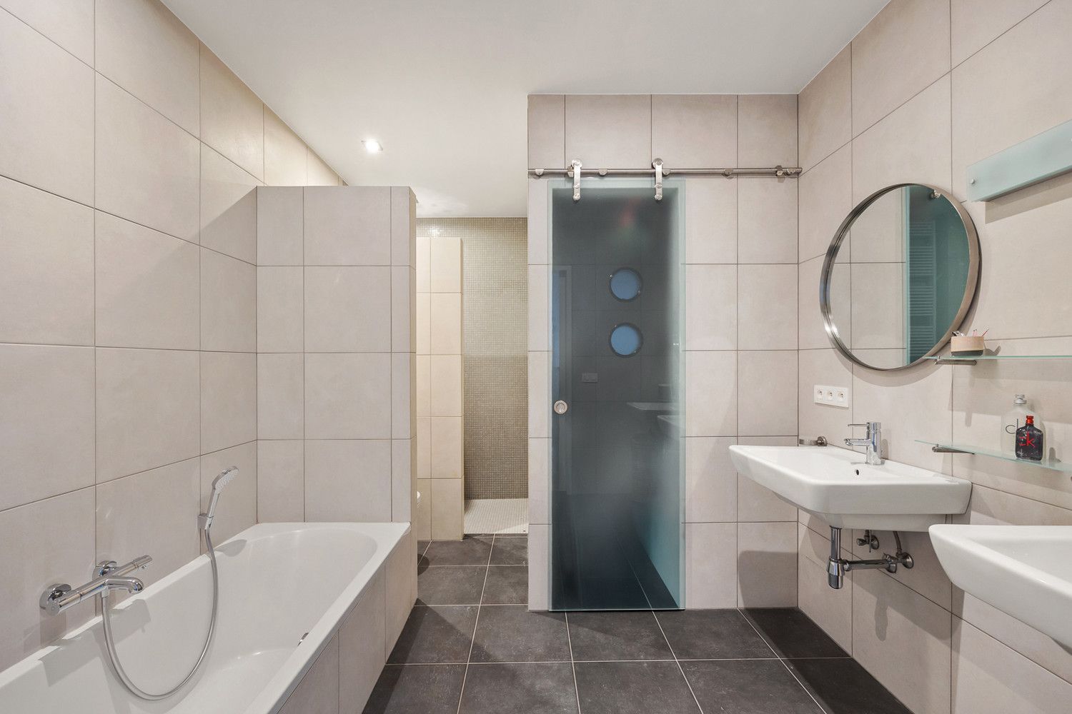 Uitzonderlijke loft 200m² + aangelegde daktuin, terras en 2 optionele garages in rustig, groen woonerf op de grens Borgerhout/Antwerpen foto 14