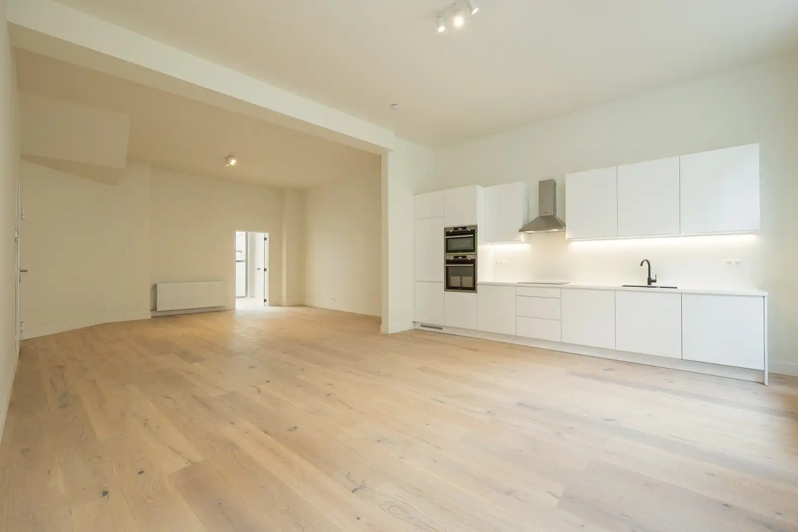 APPARTEMENT MET TUIN foto {{pictureIndex}}