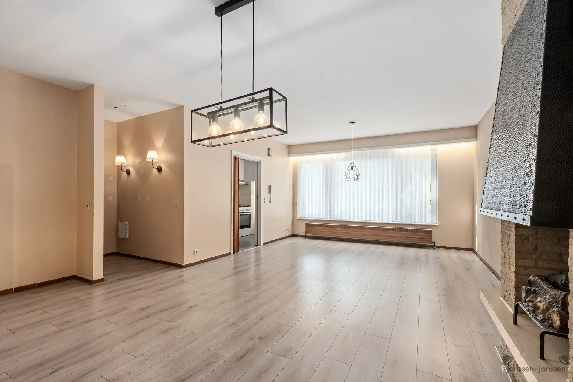 Op te frissen gelijkvloersappartement met 3 slpk's, tuin en garage foto 4