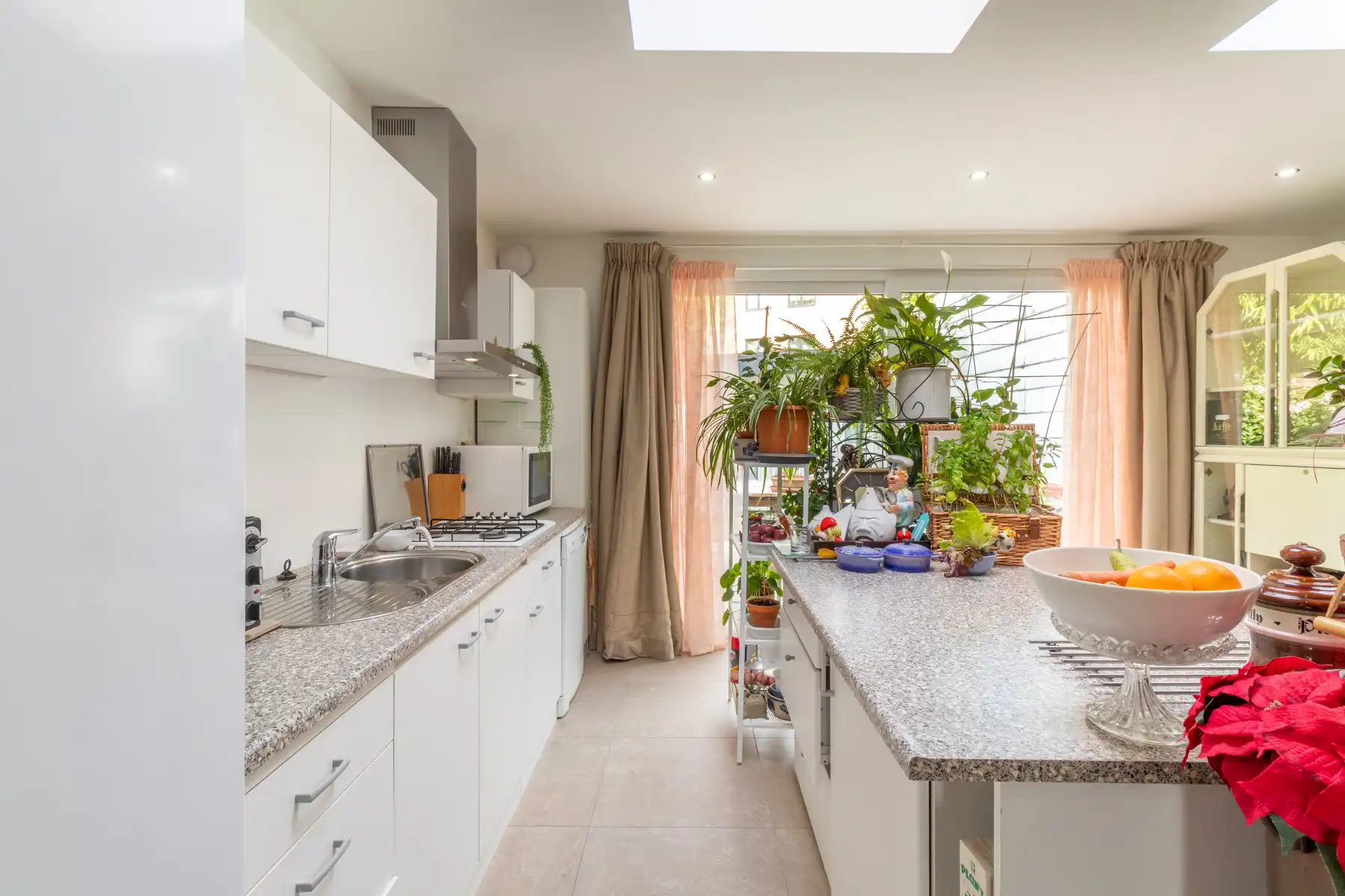 Instapklare gezinswoning met zonnige tuin foto 3