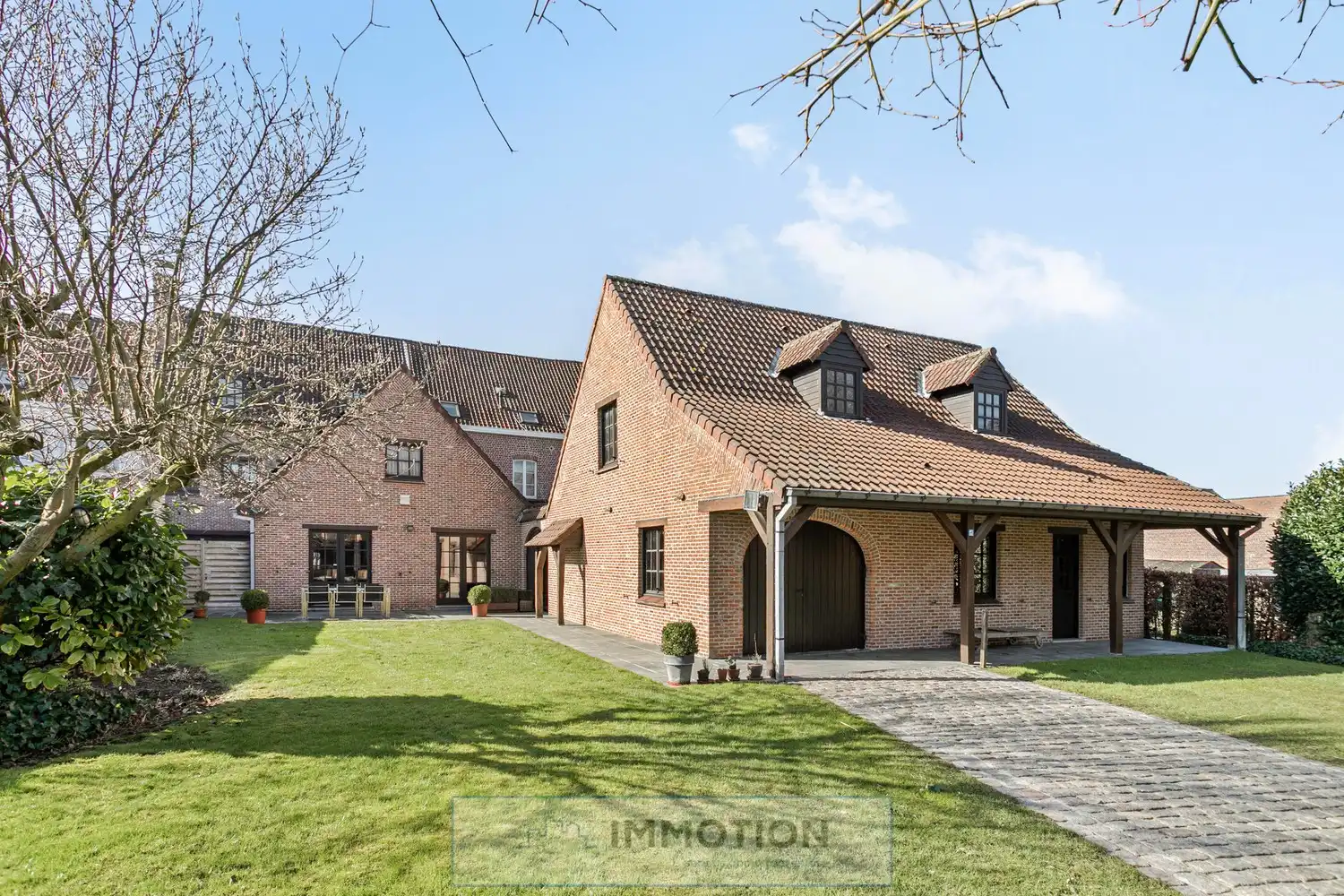 Unieke burgerwoning met bijgebouw en tuin foto 23