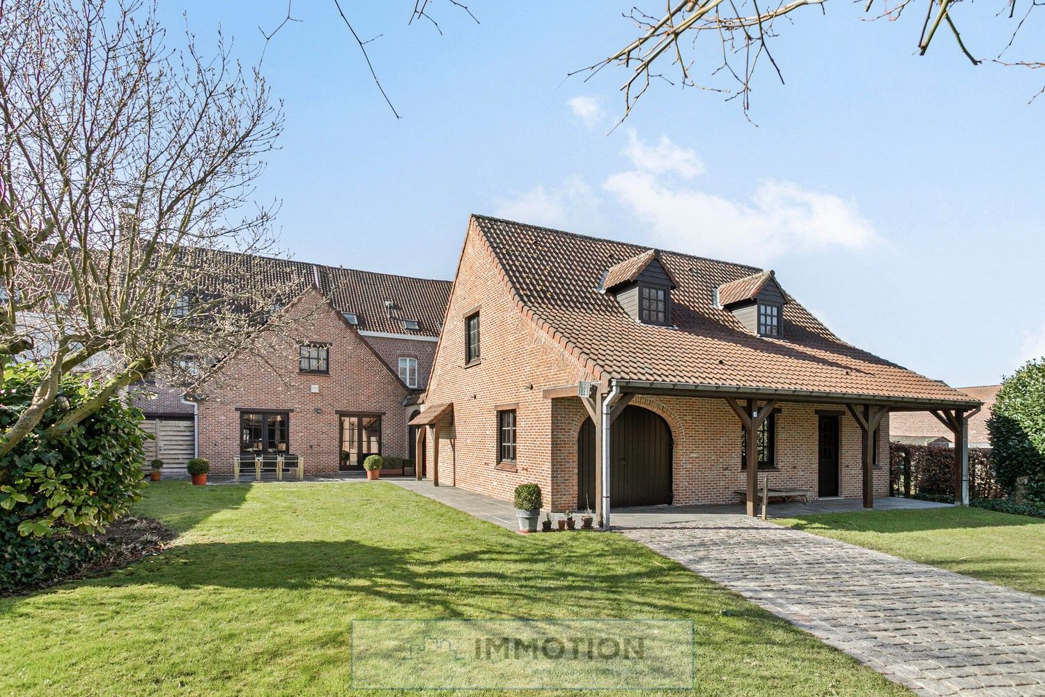 Unieke burgerwoning met bijgebouw en tuin foto 23