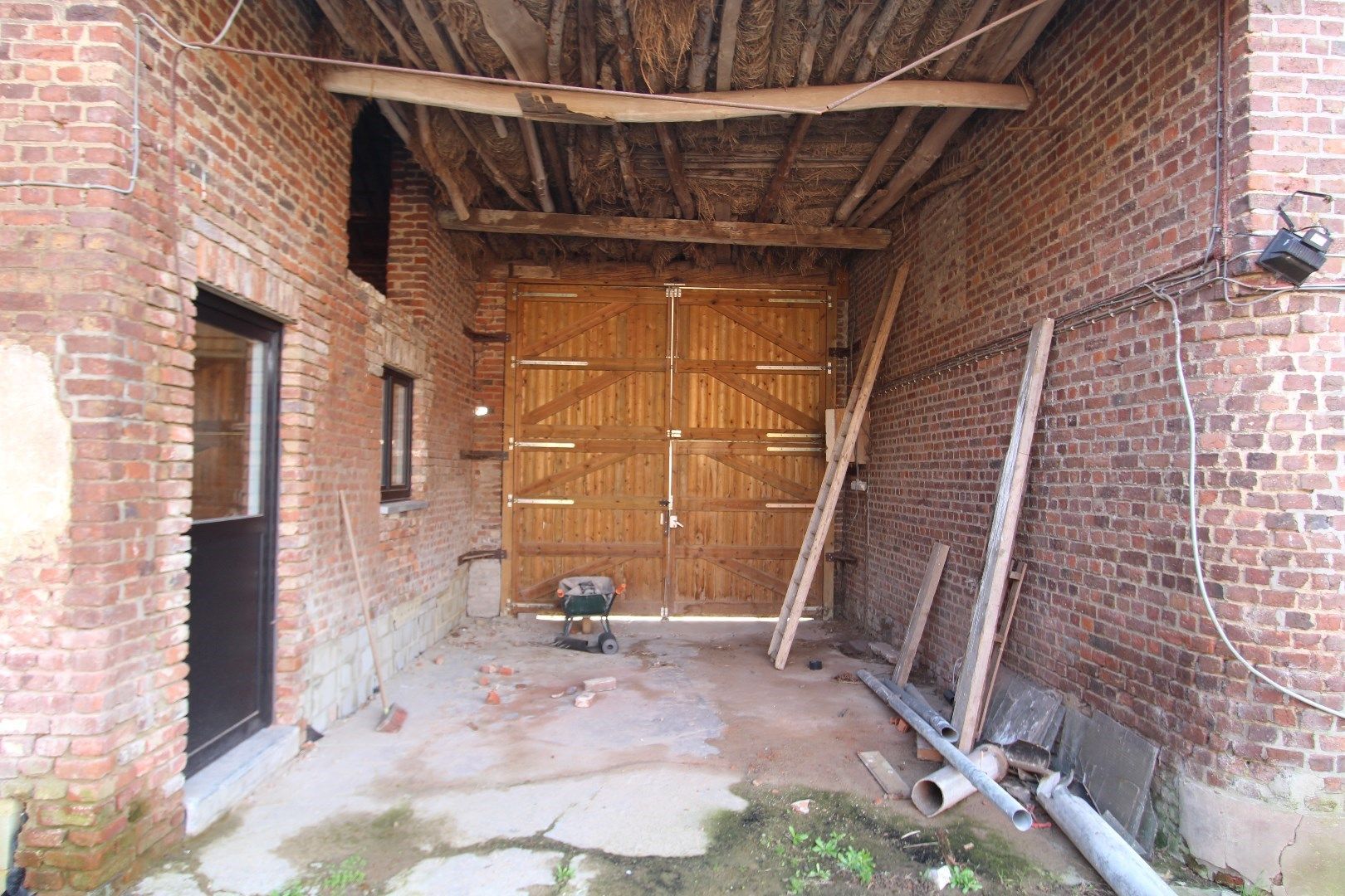 Landelijk gelegen hoeve op 40 are - Te renoveren - met goedgekeurde vergunning foto 11