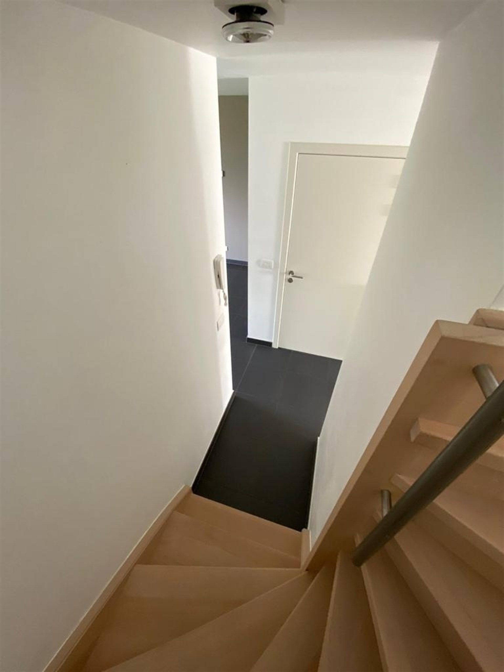 Gunstig gelegen duplex appartement met carport. foto 10