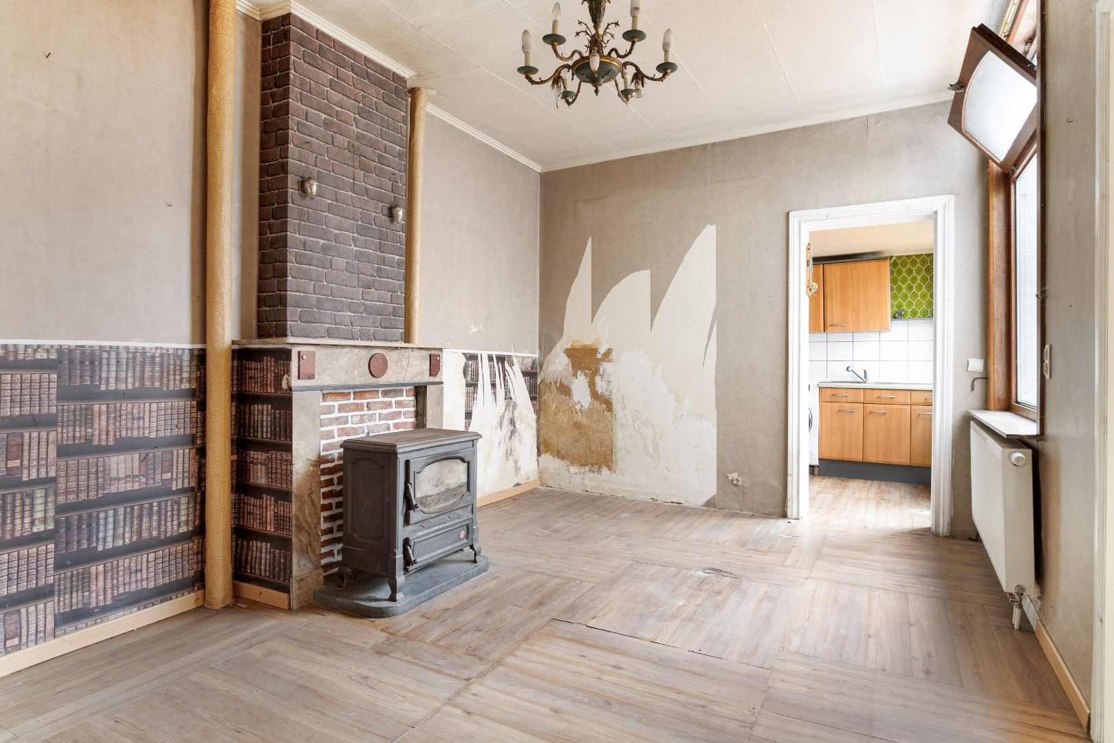 Ruime op te knappen woning met grote tuin foto 8