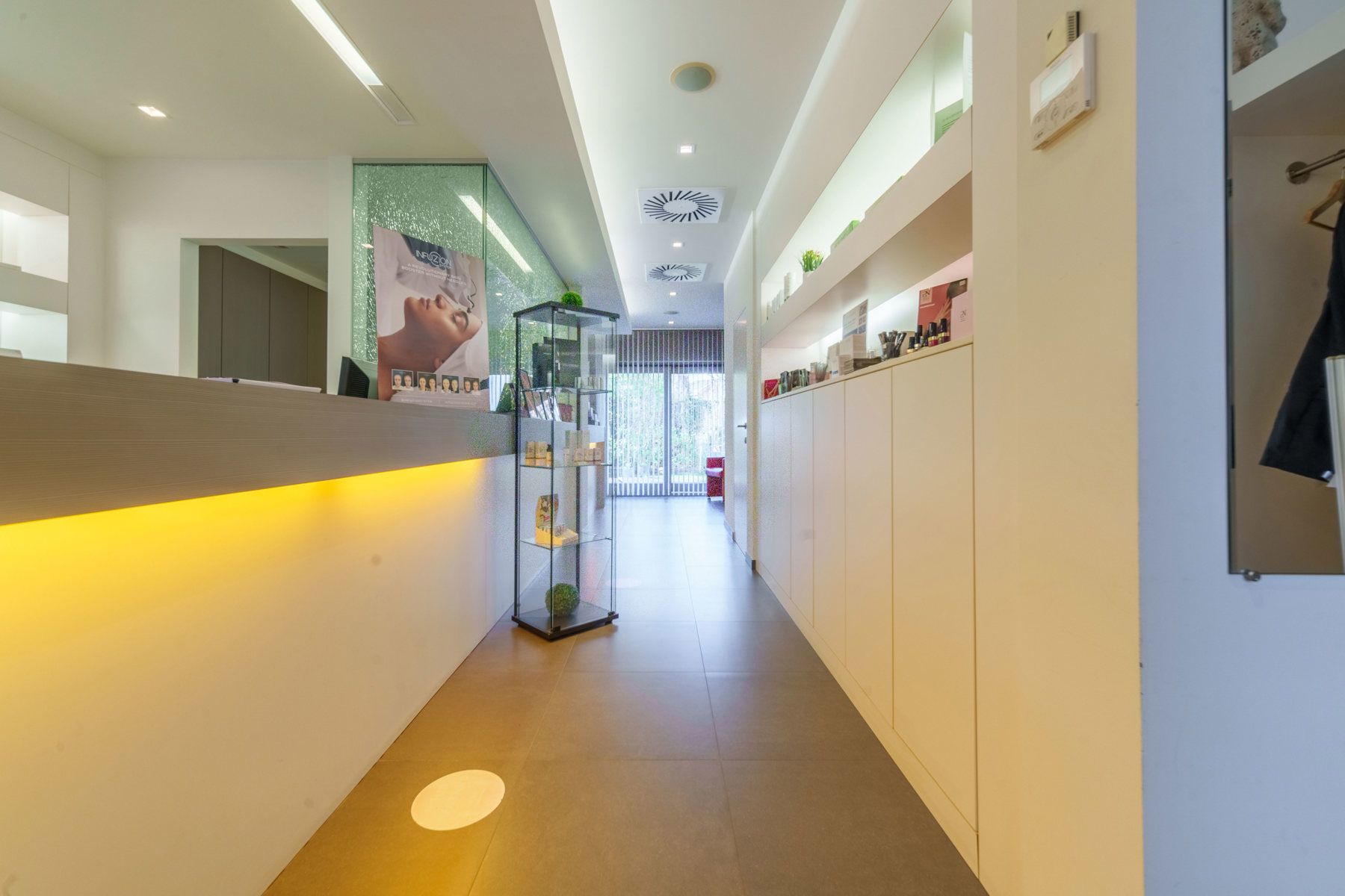 Instapklaar en veelzijdig pand momenteel, perfect ingericht voor het uitbaten van een schoonheidsinstituut.  foto 2