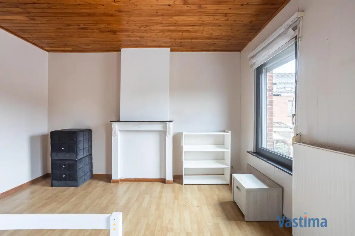 Stadswoning met zonnepanelen en tuin foto 15