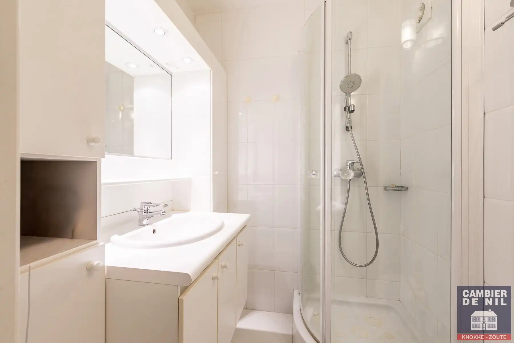 Instapklaar gemeubeld appartement met lateraal zeezicht in het Zoute foto 14