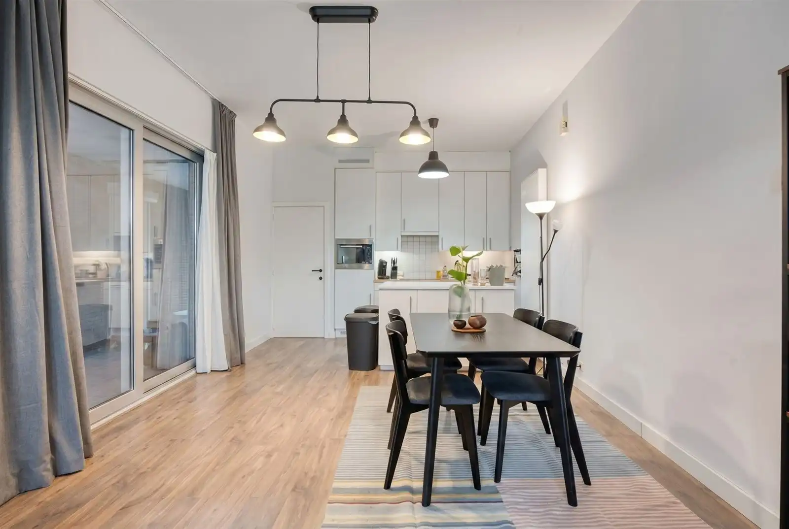 Instapklaar gemeubeld gelijkvloers appartement met tuin nabij het centrum van Edegem foto 7