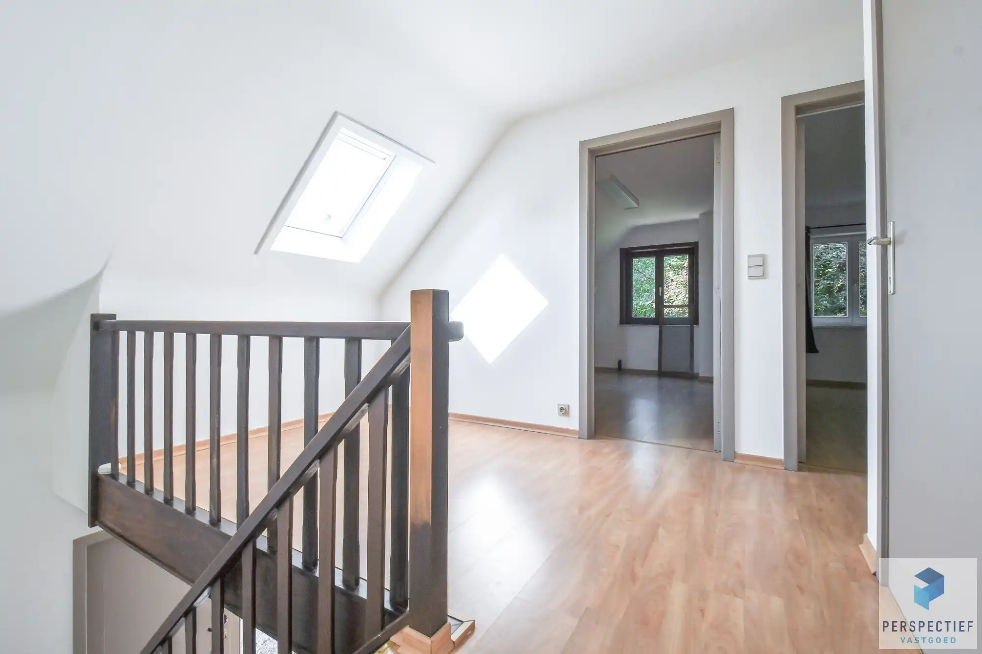 Rustig gelegen gezinswoning met garage en tuin met zwembad foto 9