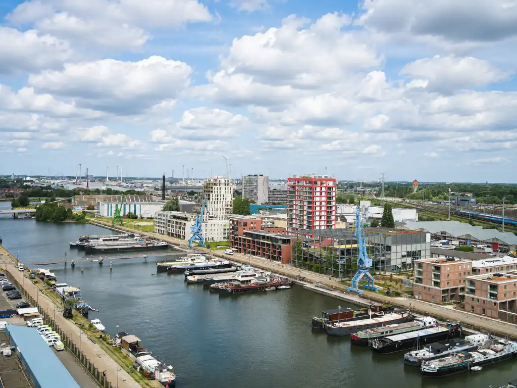 Penthouse met twee volwaardige slaapkamers en een uitzonderlijk terras met panoramisch zicht over Gent en zijn torens. foto 14