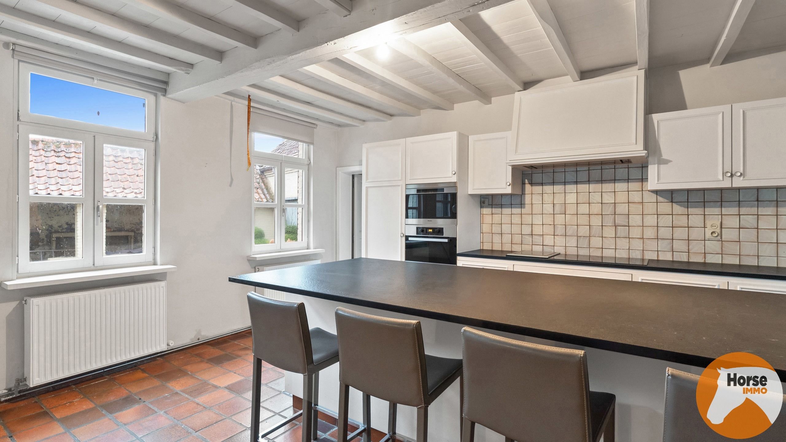 Charmante vierkantshoeve in het landelijke Aaigem op 1515 m² foto 8