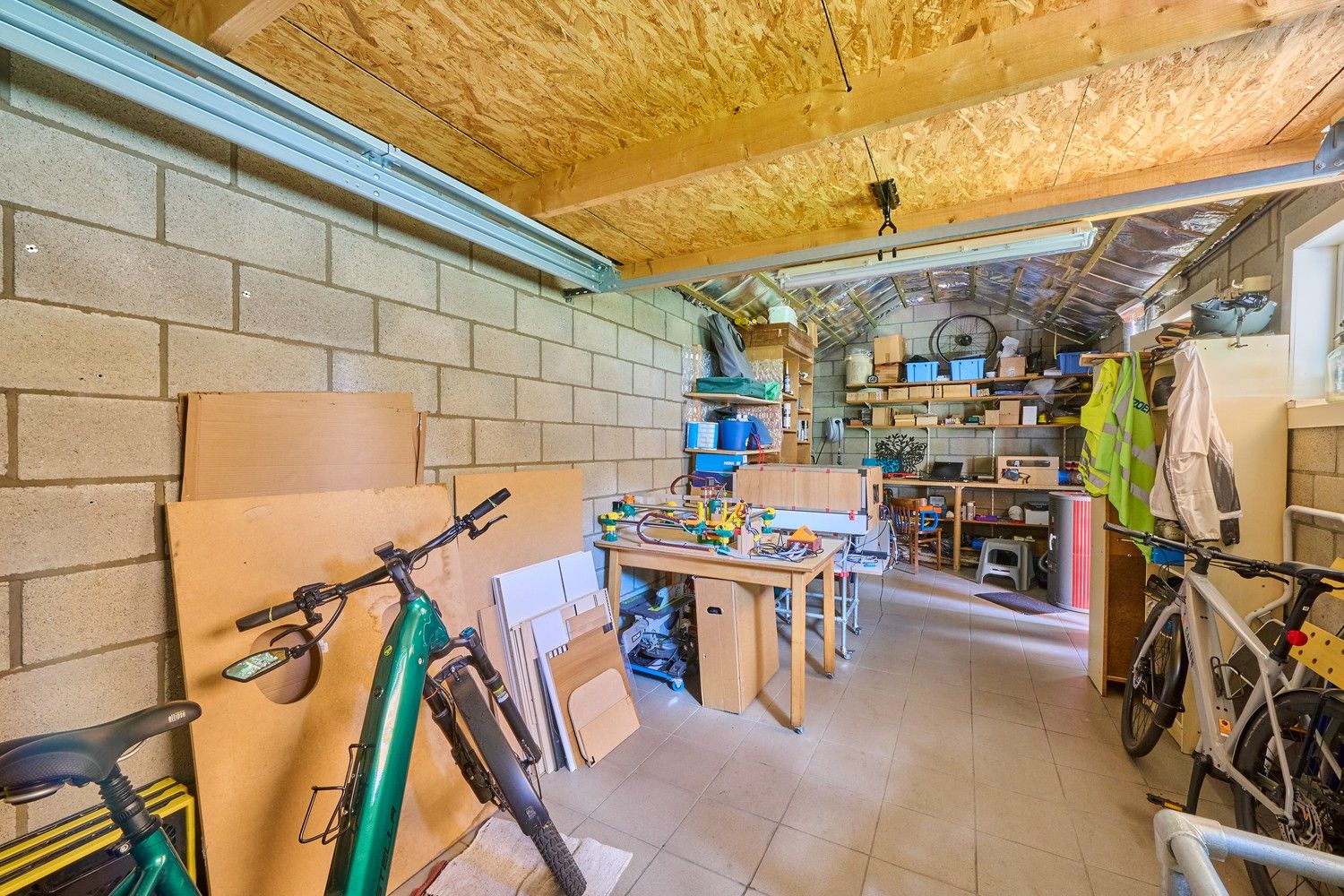 Duurzaam afgewerkte half vrijstaande woning gelegen in een verkeersluwe straat nabij het centrum foto 27