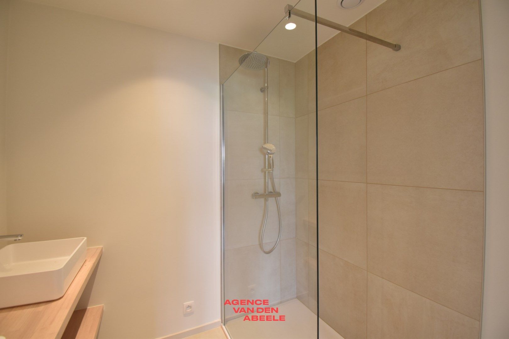 Fantastisch gerenoveerd appartement met 3 slaapkamers  foto 17