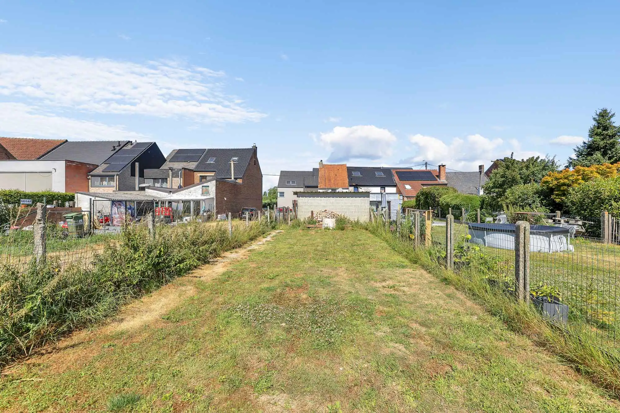 Te renoveren woning met veel potentieel en prachtige tuin foto 18
