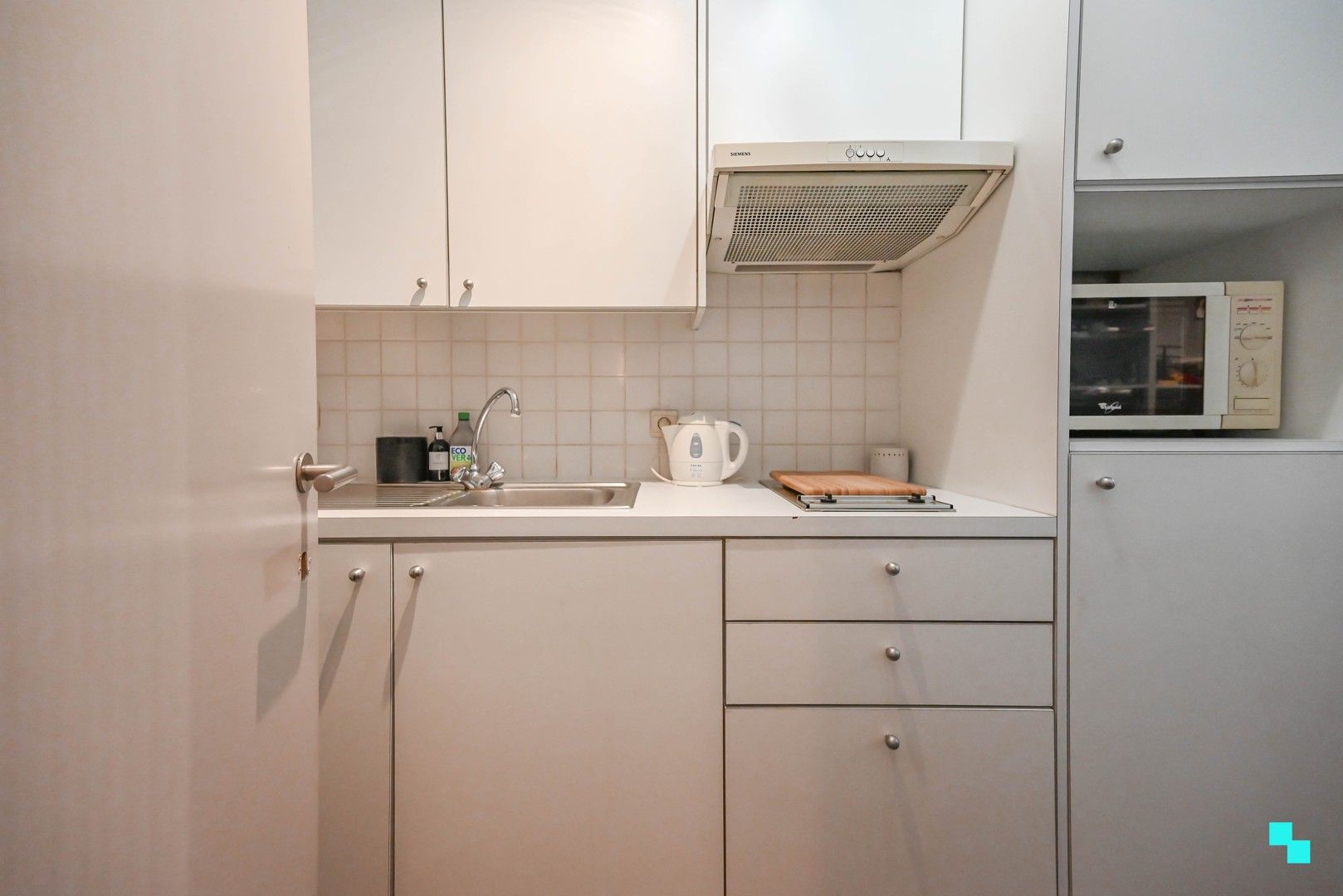 Centraal gelegen handelspand met etalage in hartje Lendelede foto 18