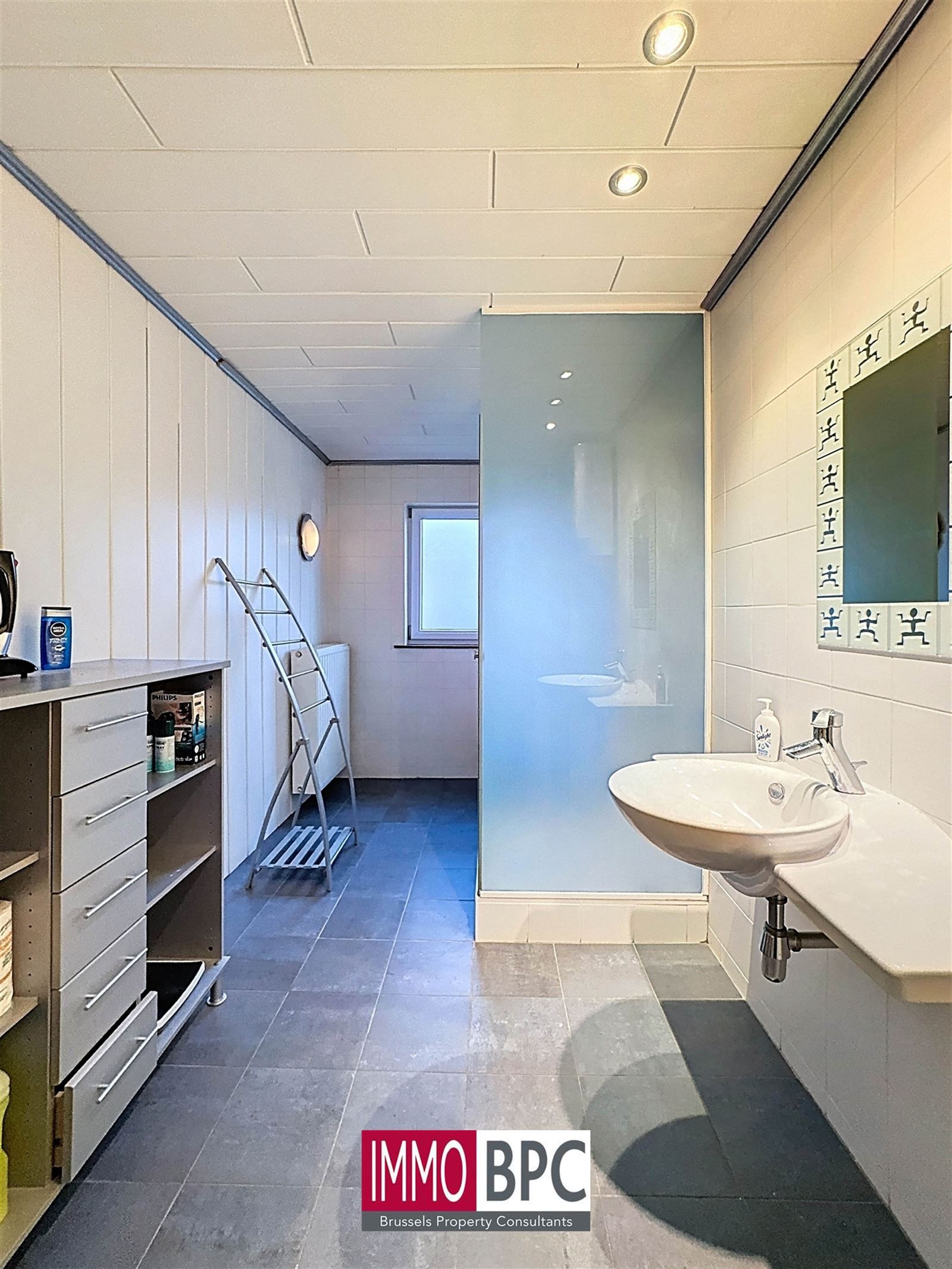 Karaktervol woning met 5 slaapkamers , tuin en garage  foto 34