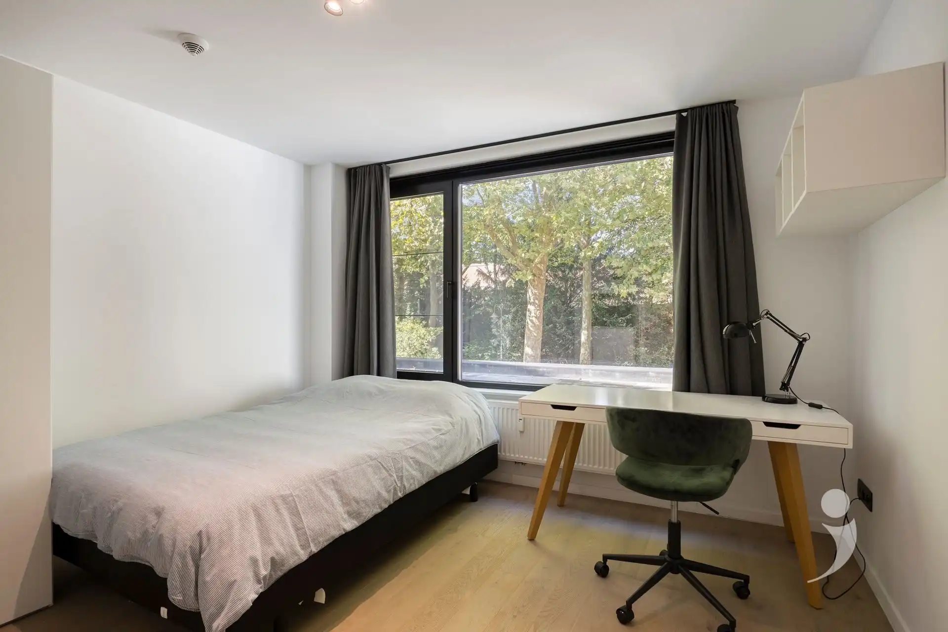 Gerenoveerde studentekamer met uniek zicht op het stadspark foto {{pictureIndex}}
