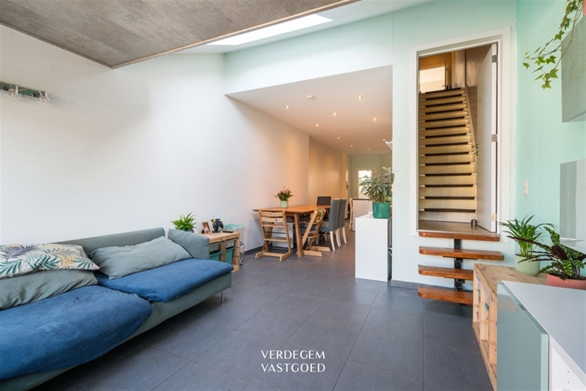 Knap gerenoveerde rijwoning met 2+1 slaapkamers en stadstuin met uitweg foto 5