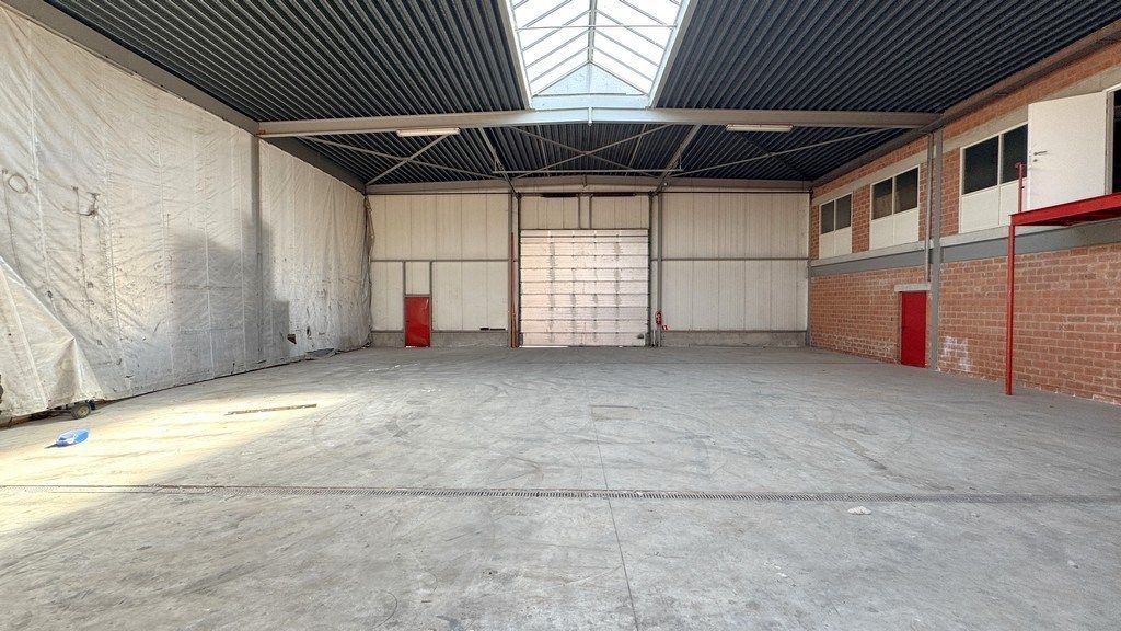 Magazijn met kantoren te huur vlakbij A12 in Wilrijk foto 10