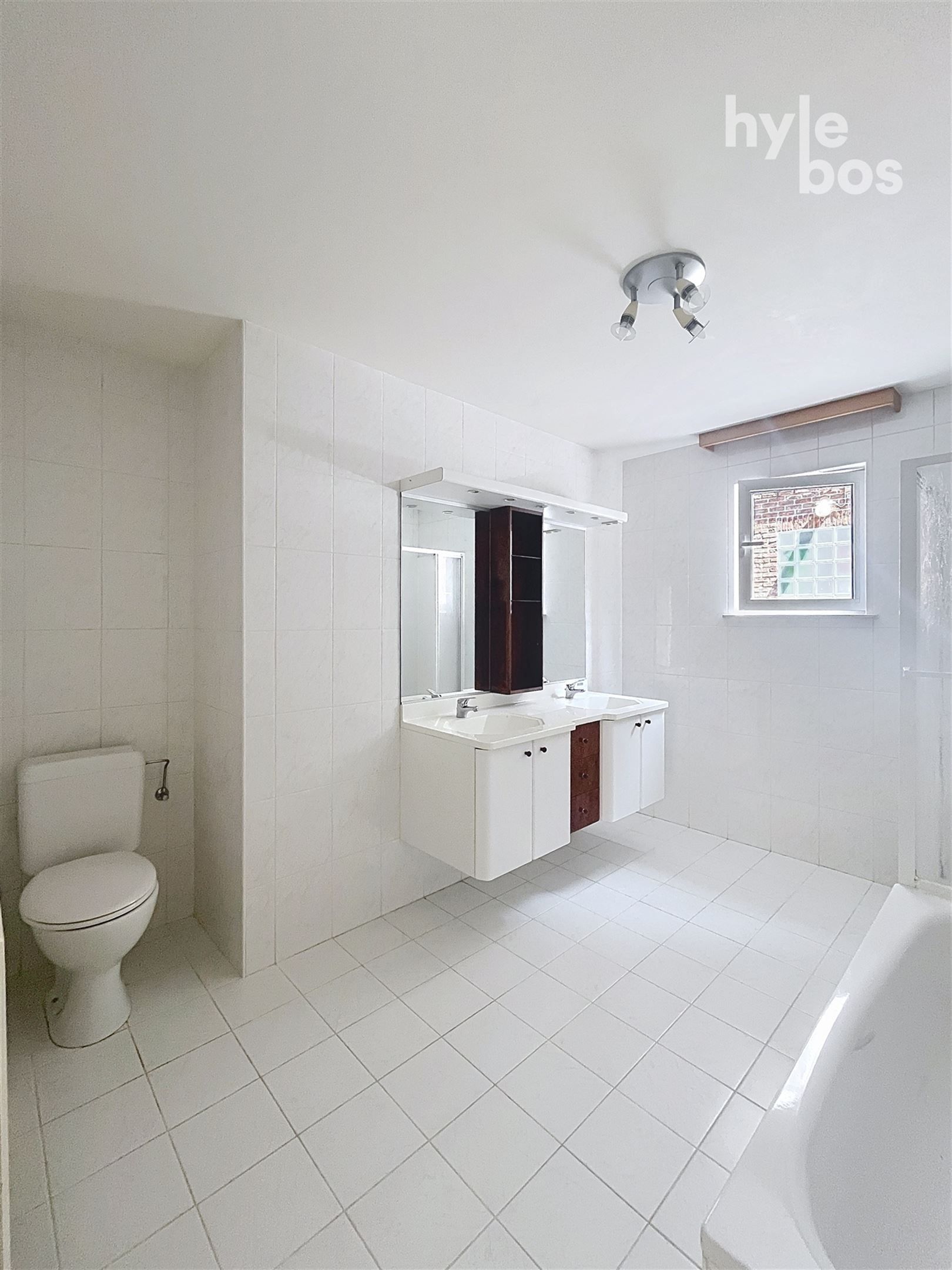Gelijkvloers 3 slaapkamer appartement met tuin en garage foto 7