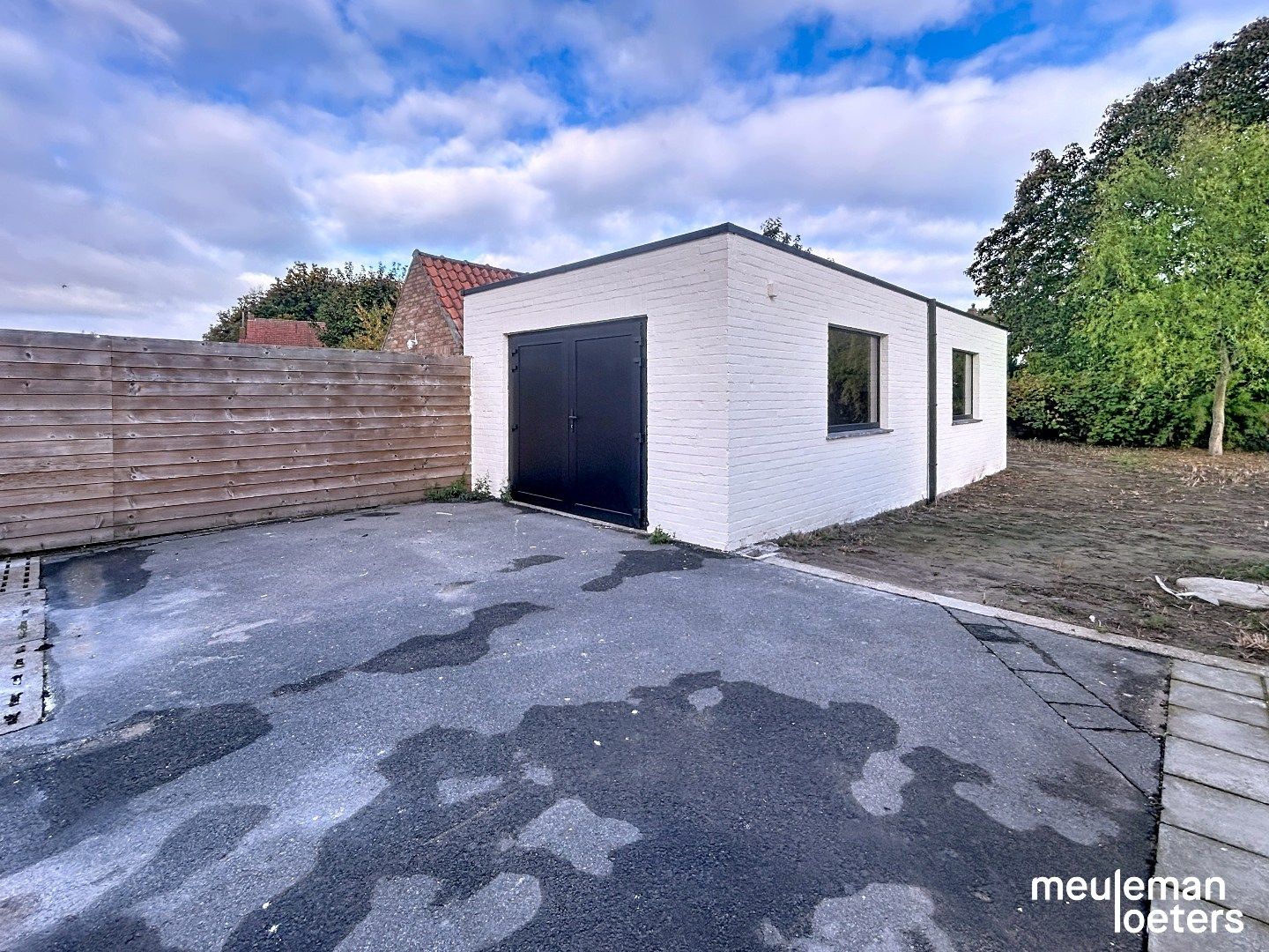 Instapklare woning met tuin en ruime garage foto 3