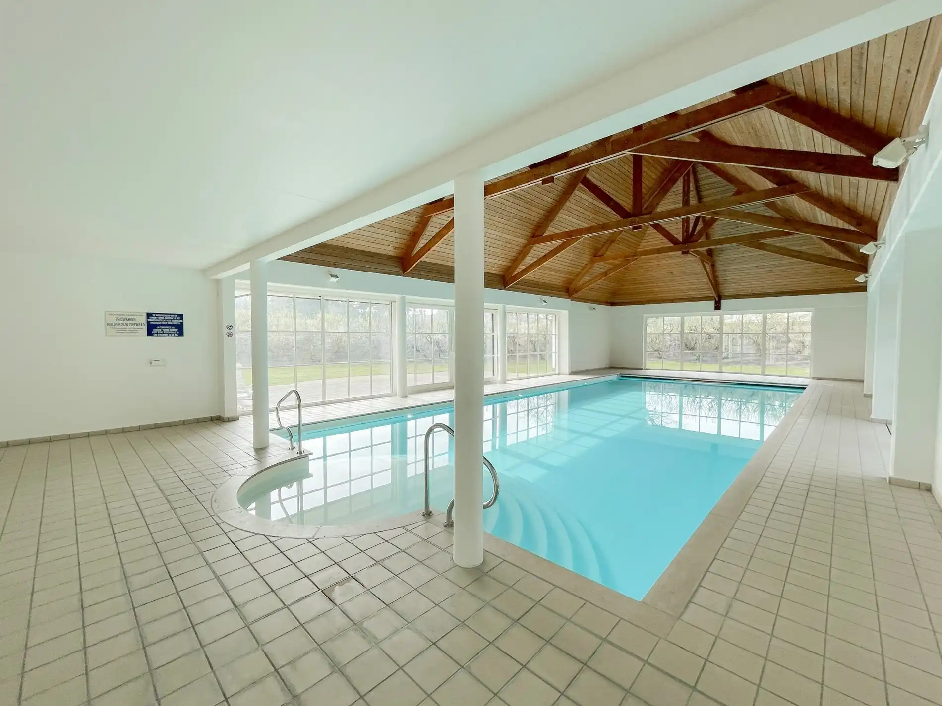 Subliem hoekappartement met ruime terrassen gelegen in het prestigieuze domein Tennis Garden. foto 31