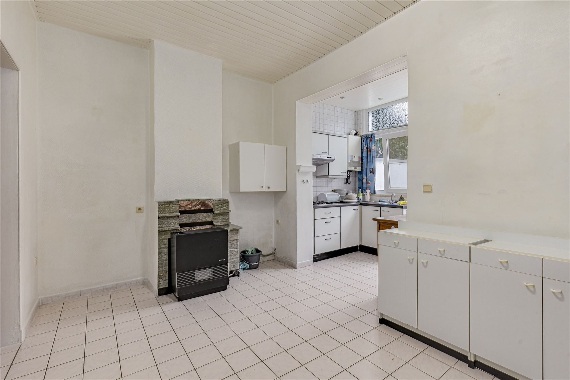 Te renoveren woning met koer thans ingedeeld in 2 appt foto 6