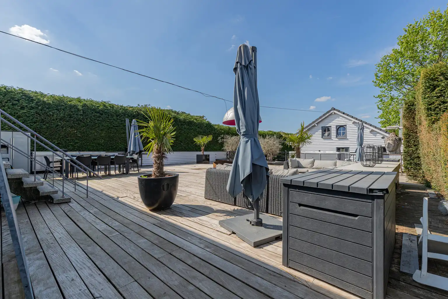 Grote villa op 22a met tuin, garage én bijgebouw foto 18